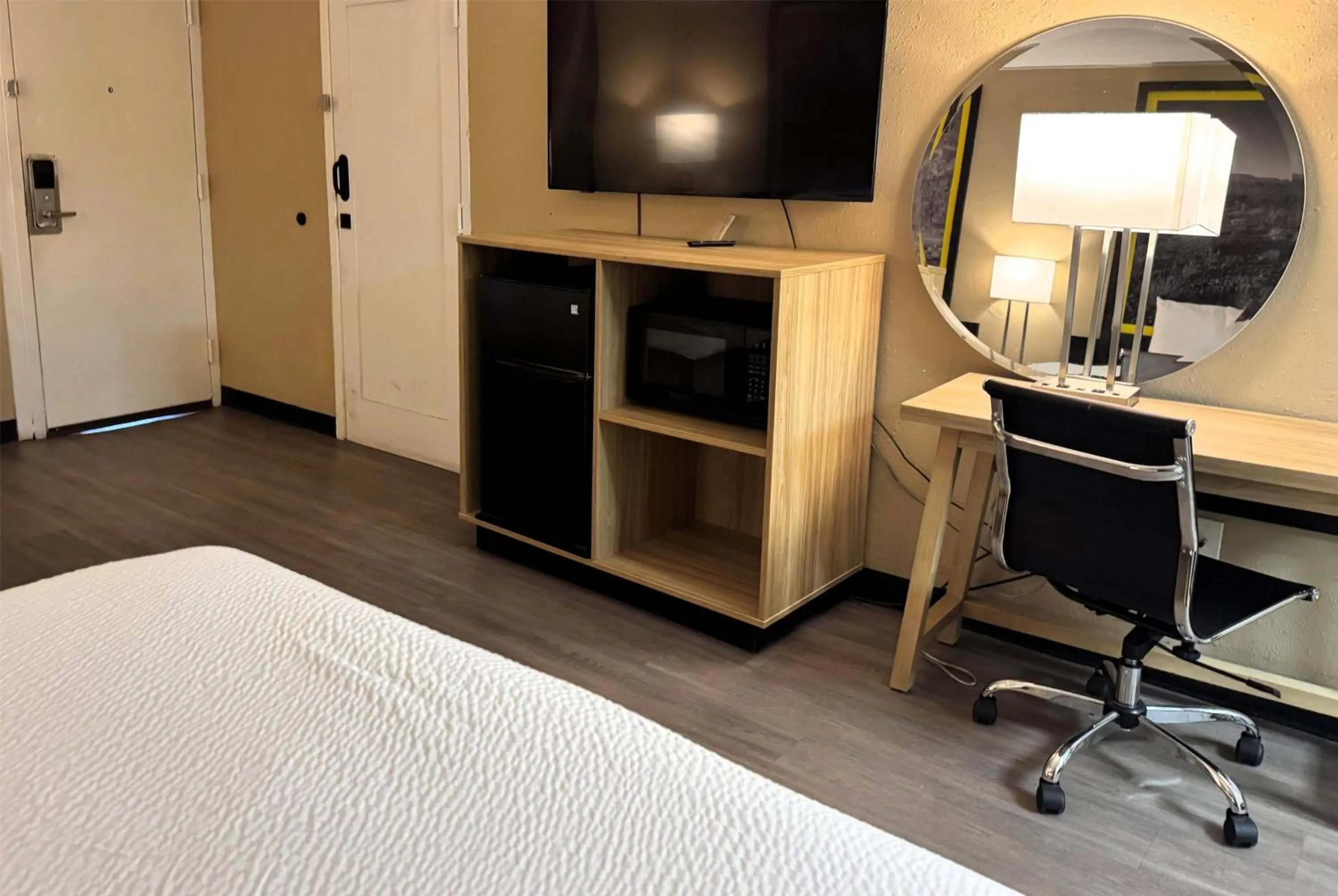 King Room - Non-Smoking in Super 8 by Wyndham Corpus Christi Airport