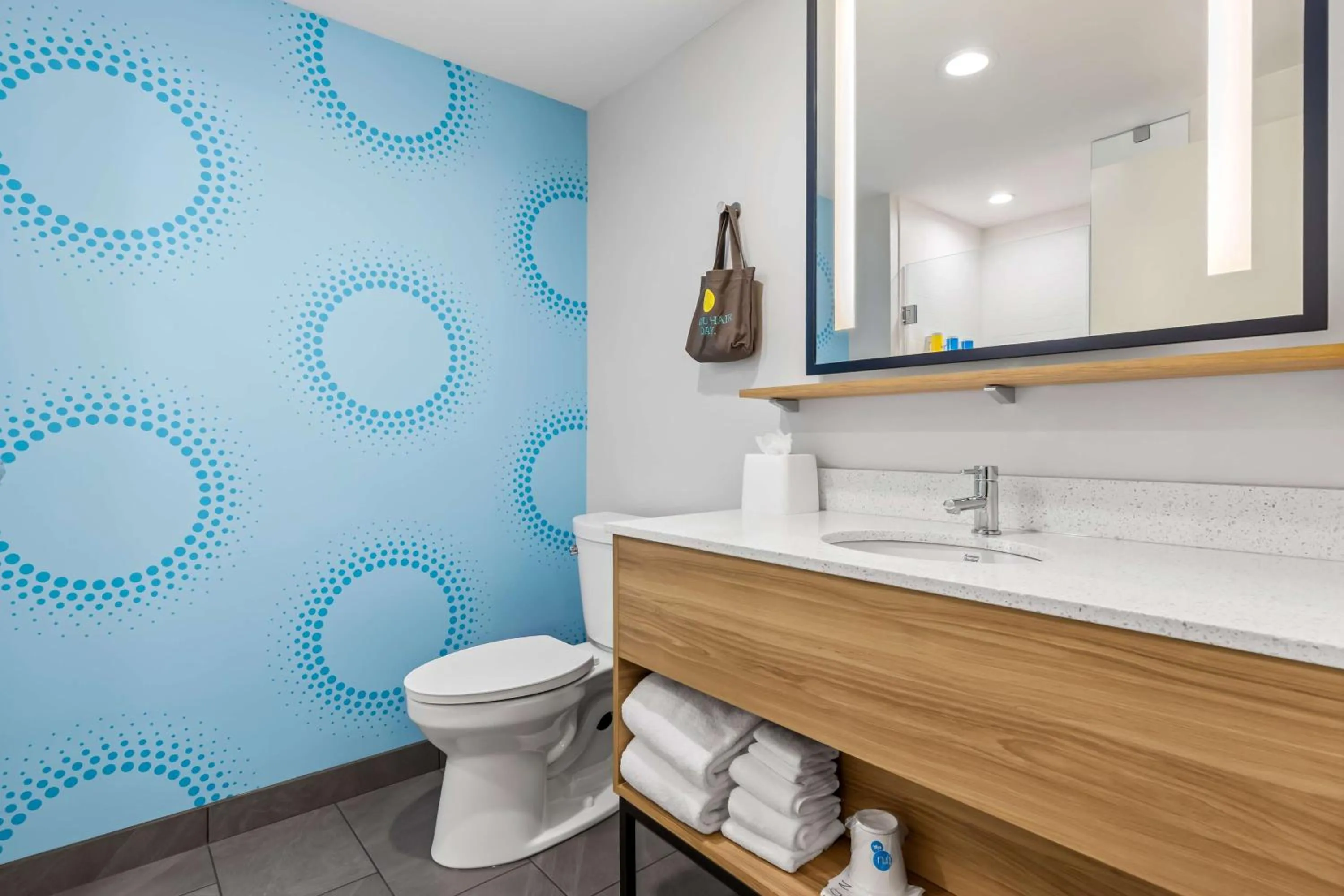 King Room with Walk-In Shower in Tru By Hilton Aloha Beaverton