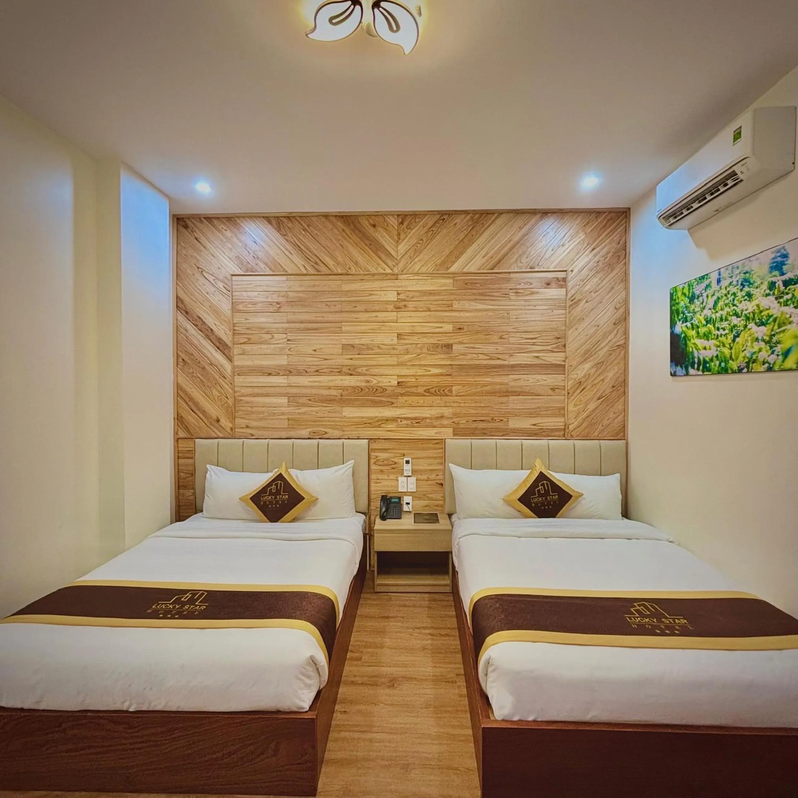 Standard Twin Room in LuckyStar Hotel