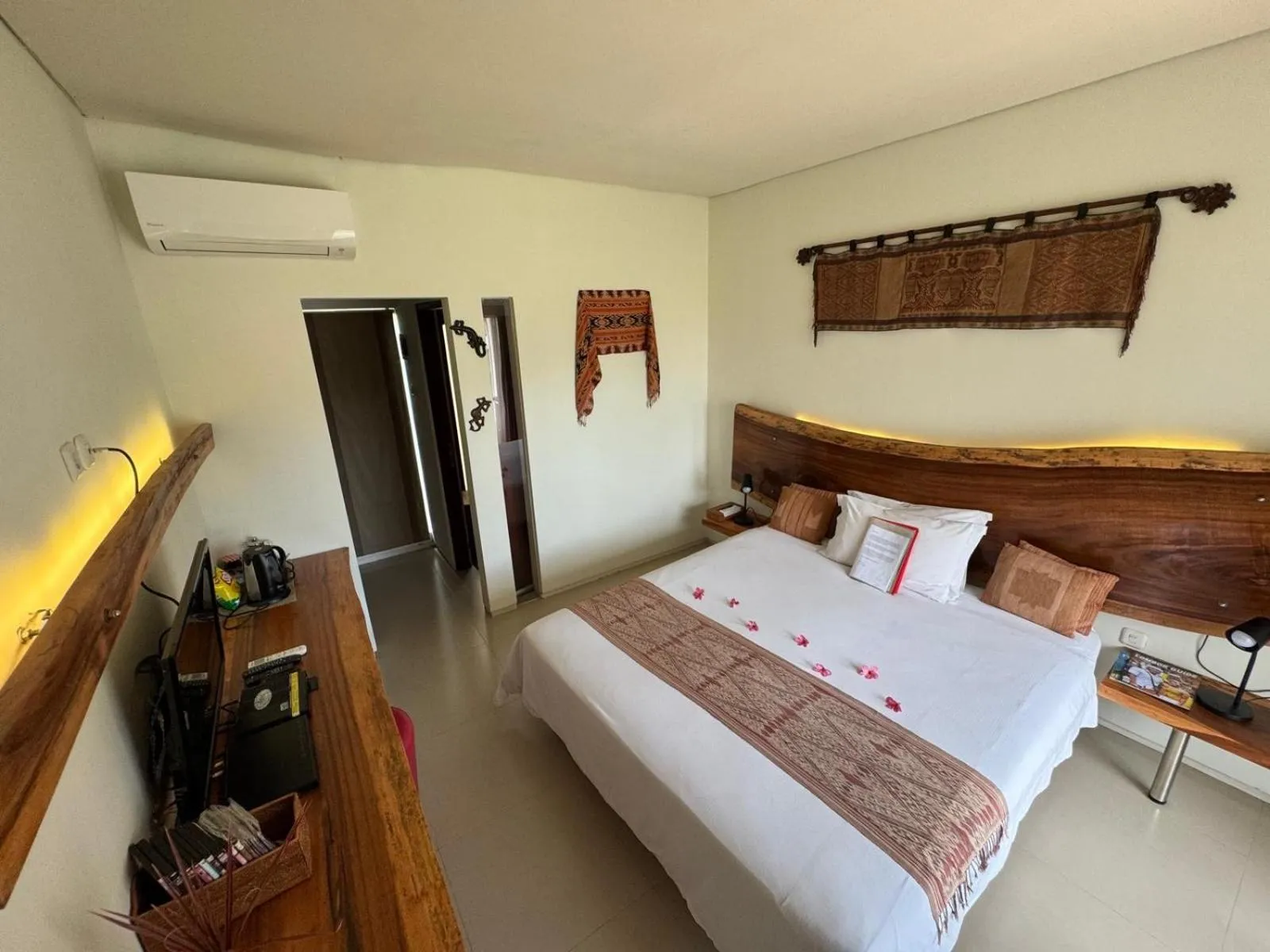 Deluxe Double Room with Sea View in Villa Karingal