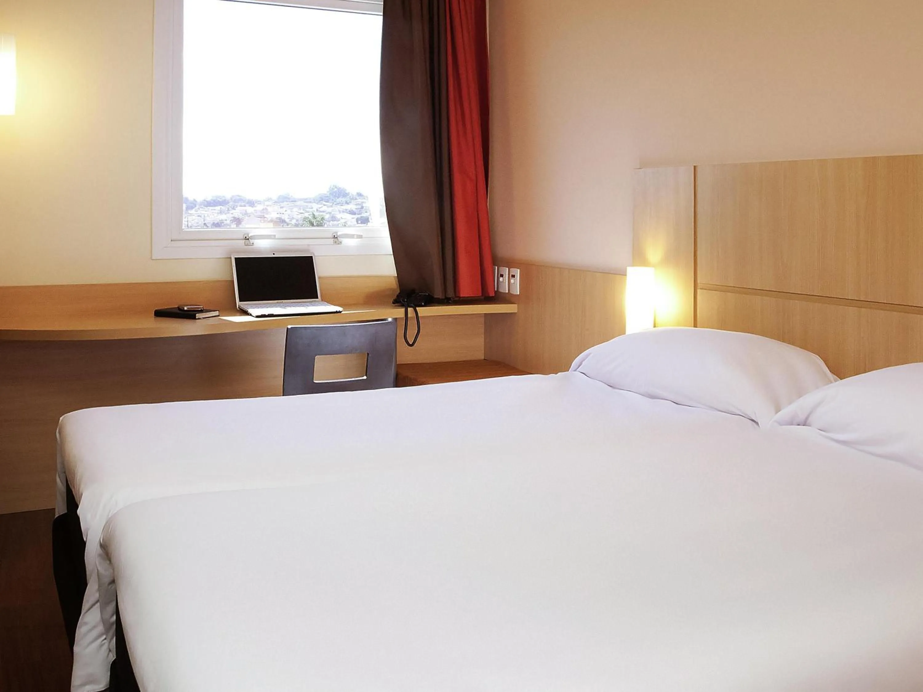 Standard Twin Room in ibis Ourinhos