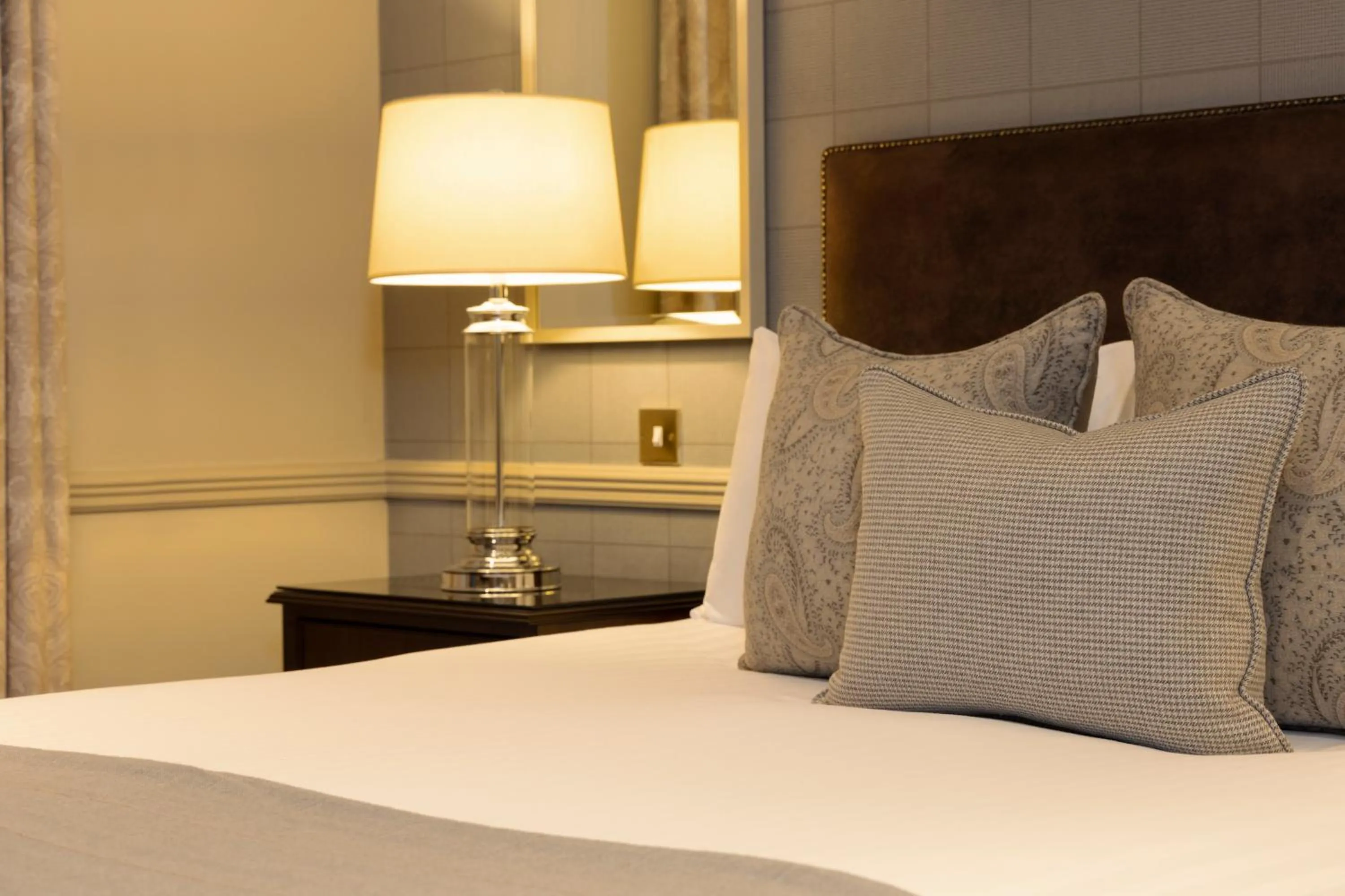 Small Double Room in Thainstone House