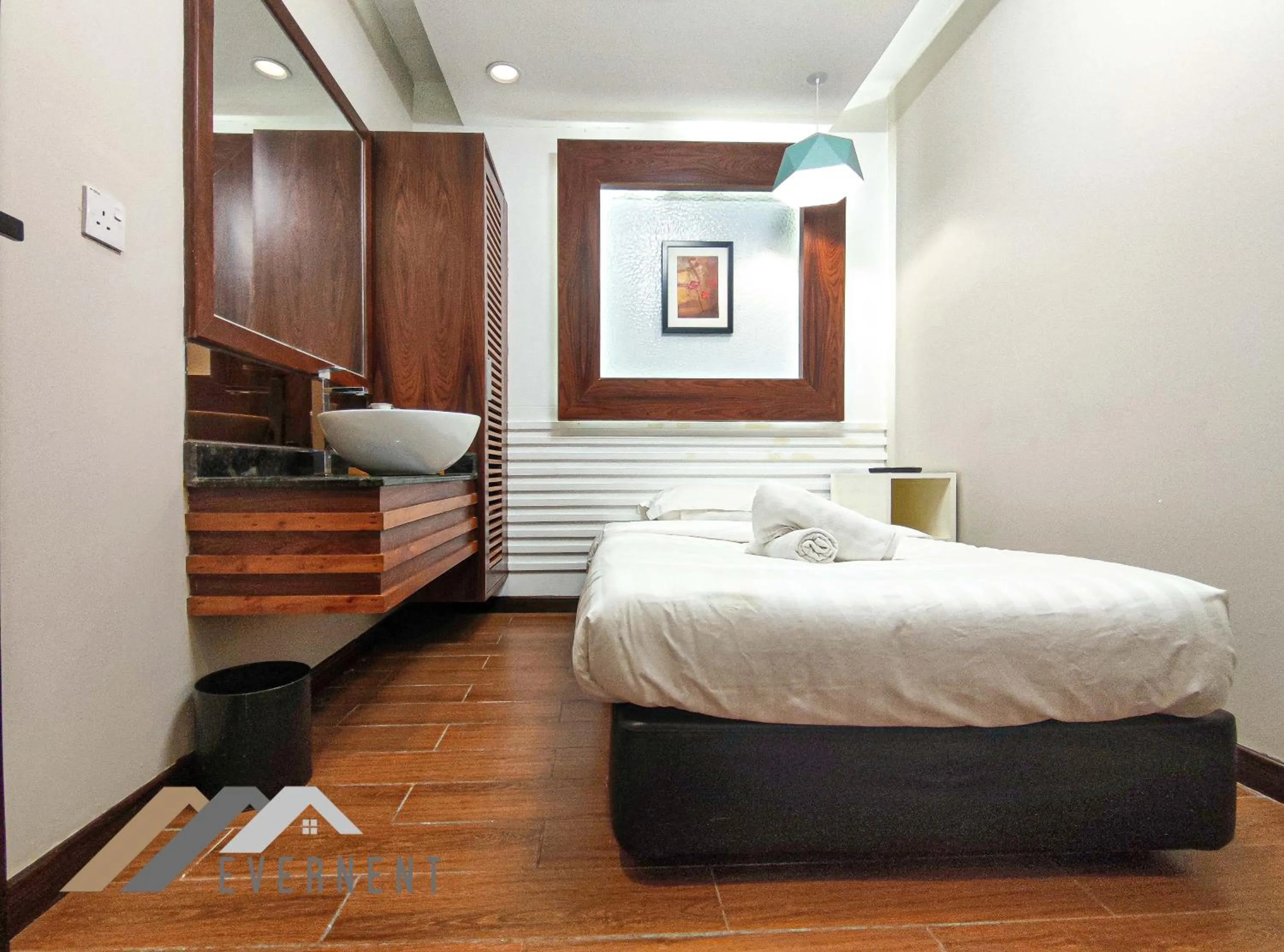 Single Room with Shared Bathroom in The Loft Hostel by Evernent