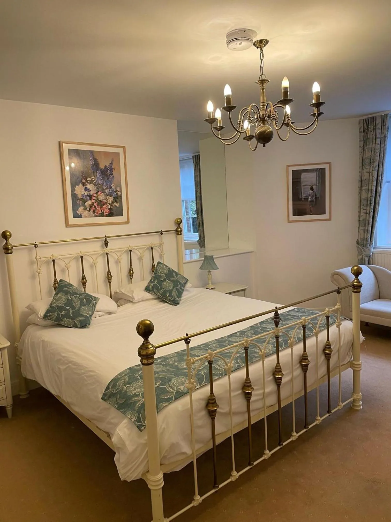 Deluxe Apartment in Canterbury Hotel Cottages and Apartment's