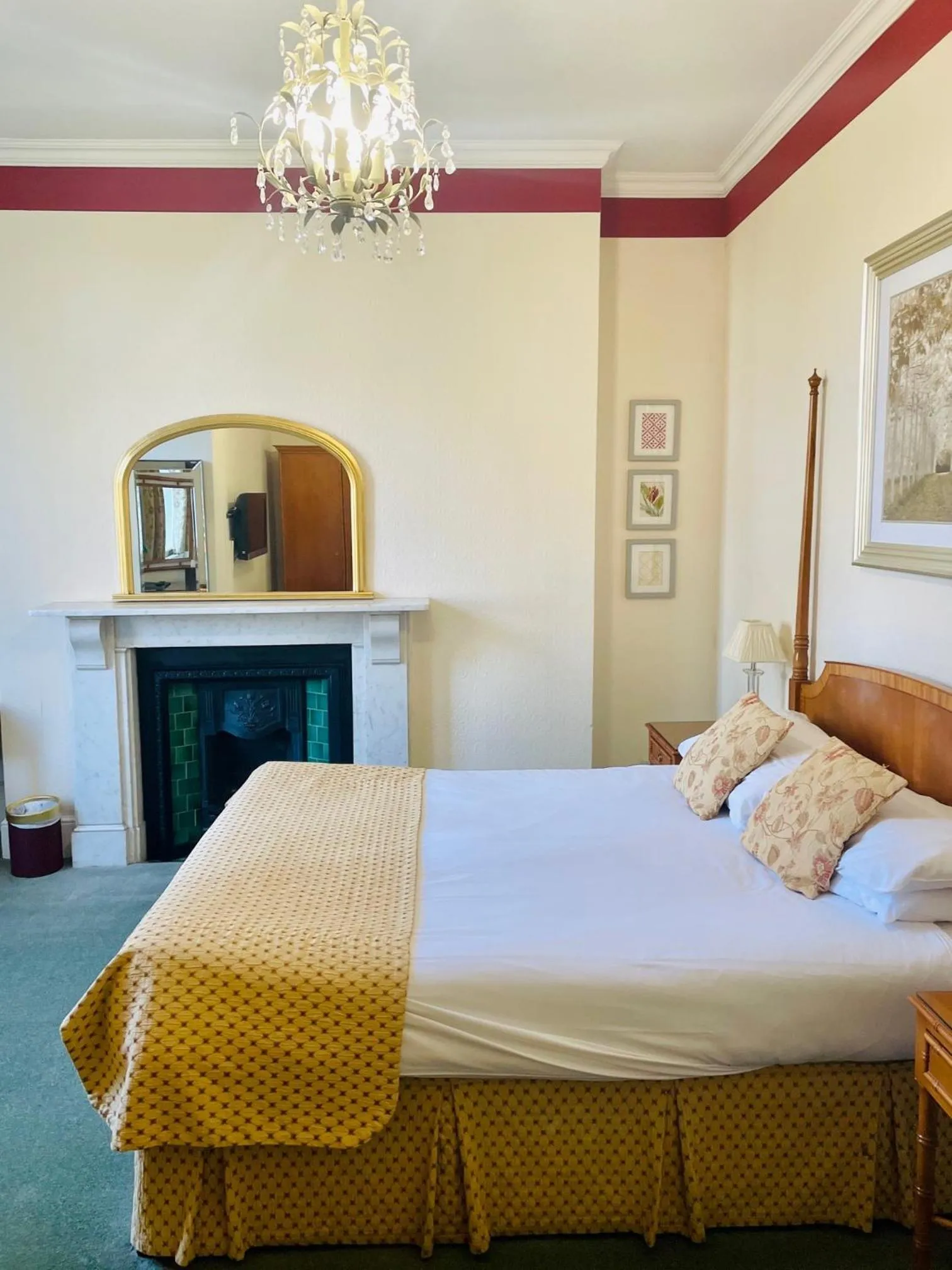 King Room in Canterbury Hotel Cottages and Apartment's