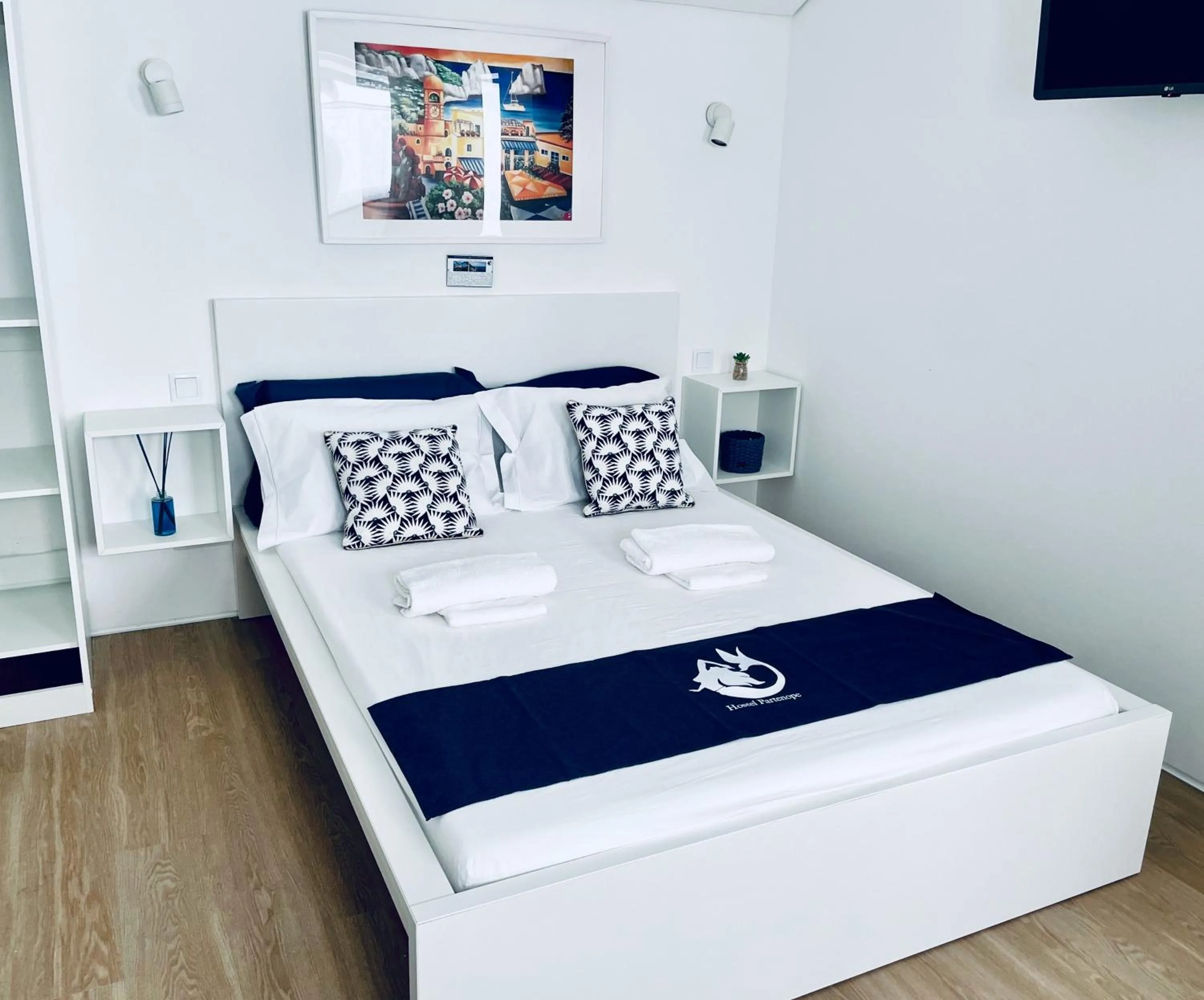 Family Room with Private Bathroom in Partenope Hostel and Suites