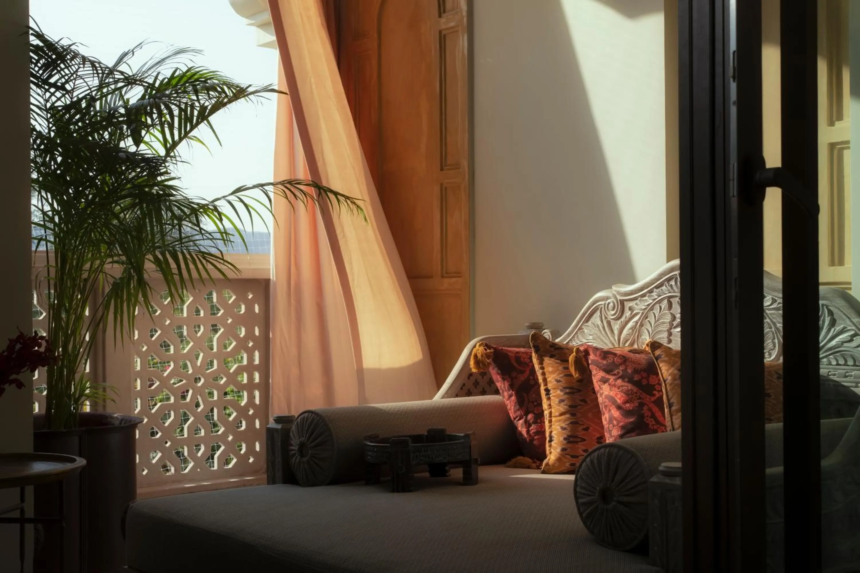 Landmark Room with King Bed : INR 3,000 hotel credit on F&B once during the stay. in Raffles Jaipur