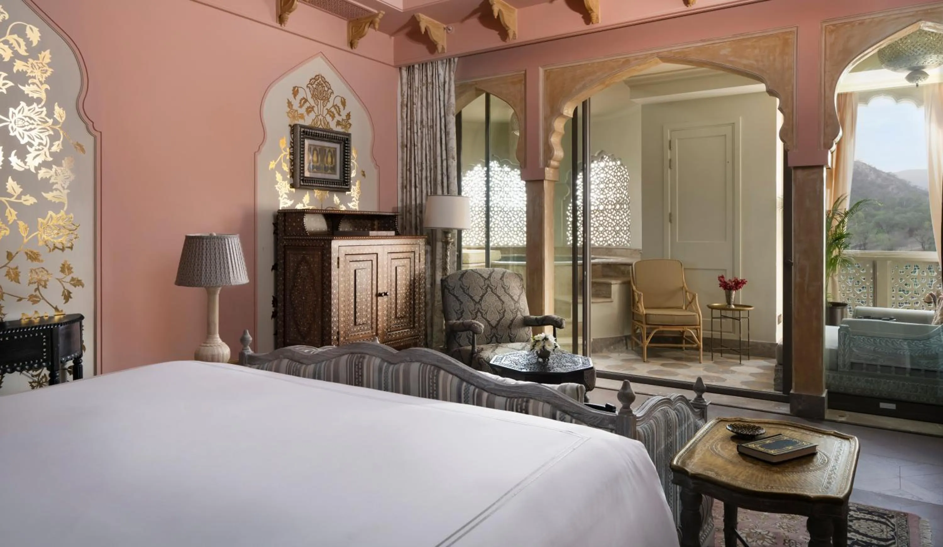 Landmark Room with Plunge Pool : INR 3,000 hotel credit on F&B once during the stay. in Raffles Jaipur