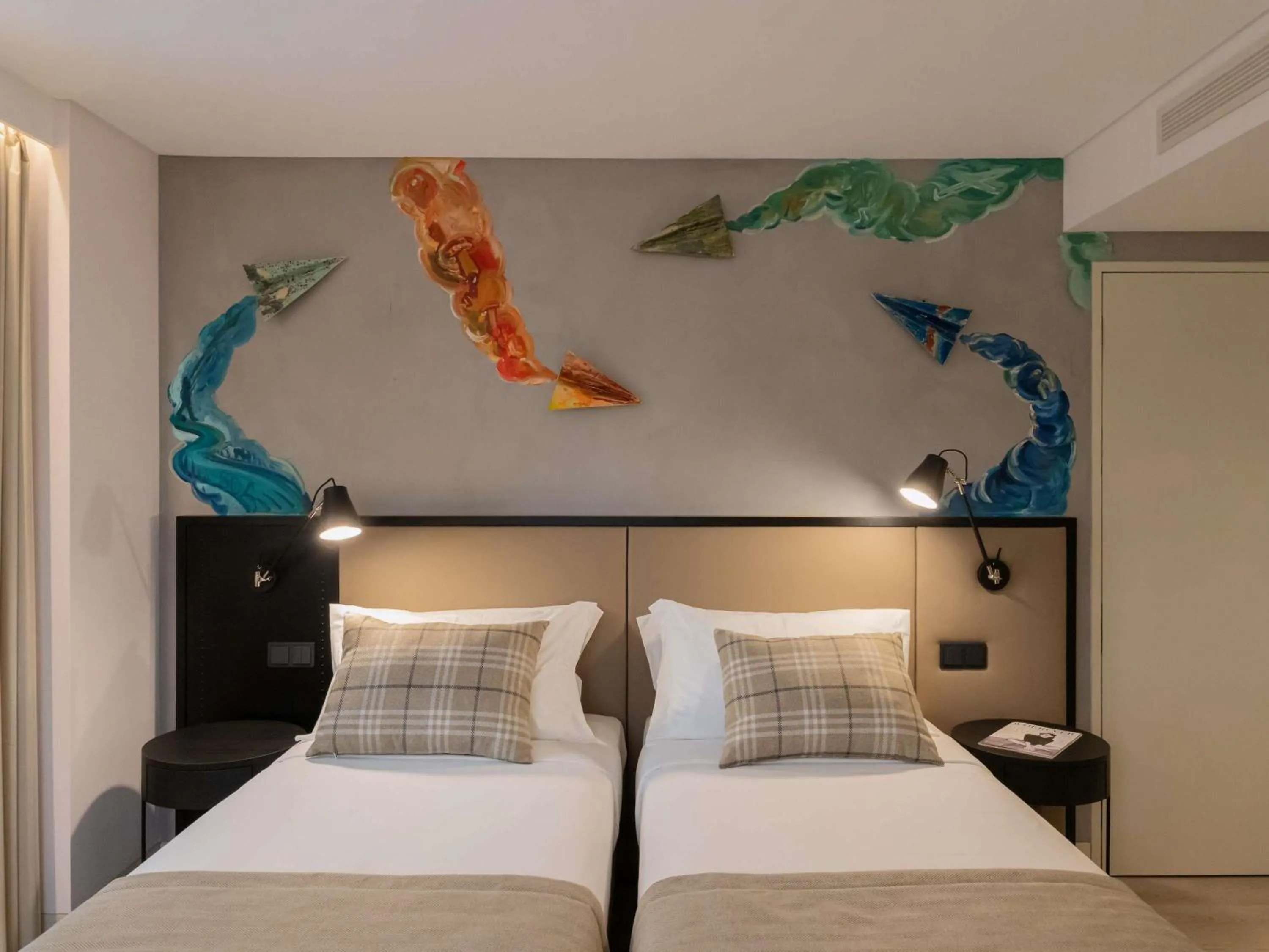 Superior Twin Room in ibis Styles Lisboa Aeroporto
