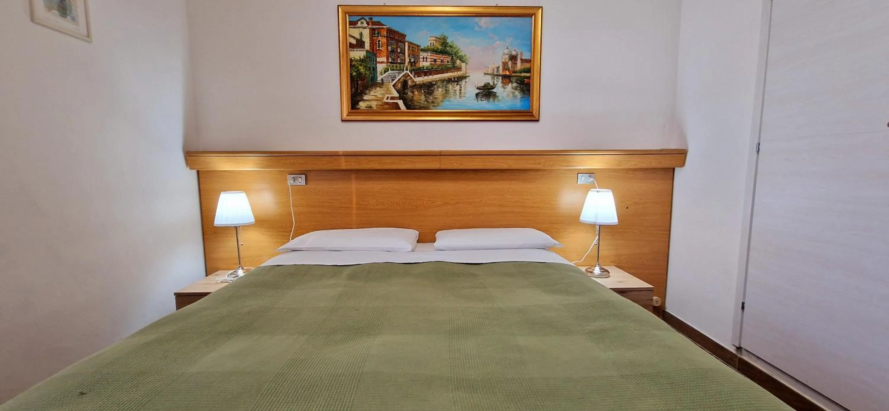 Budget Double Room in Hotel Tito Venice