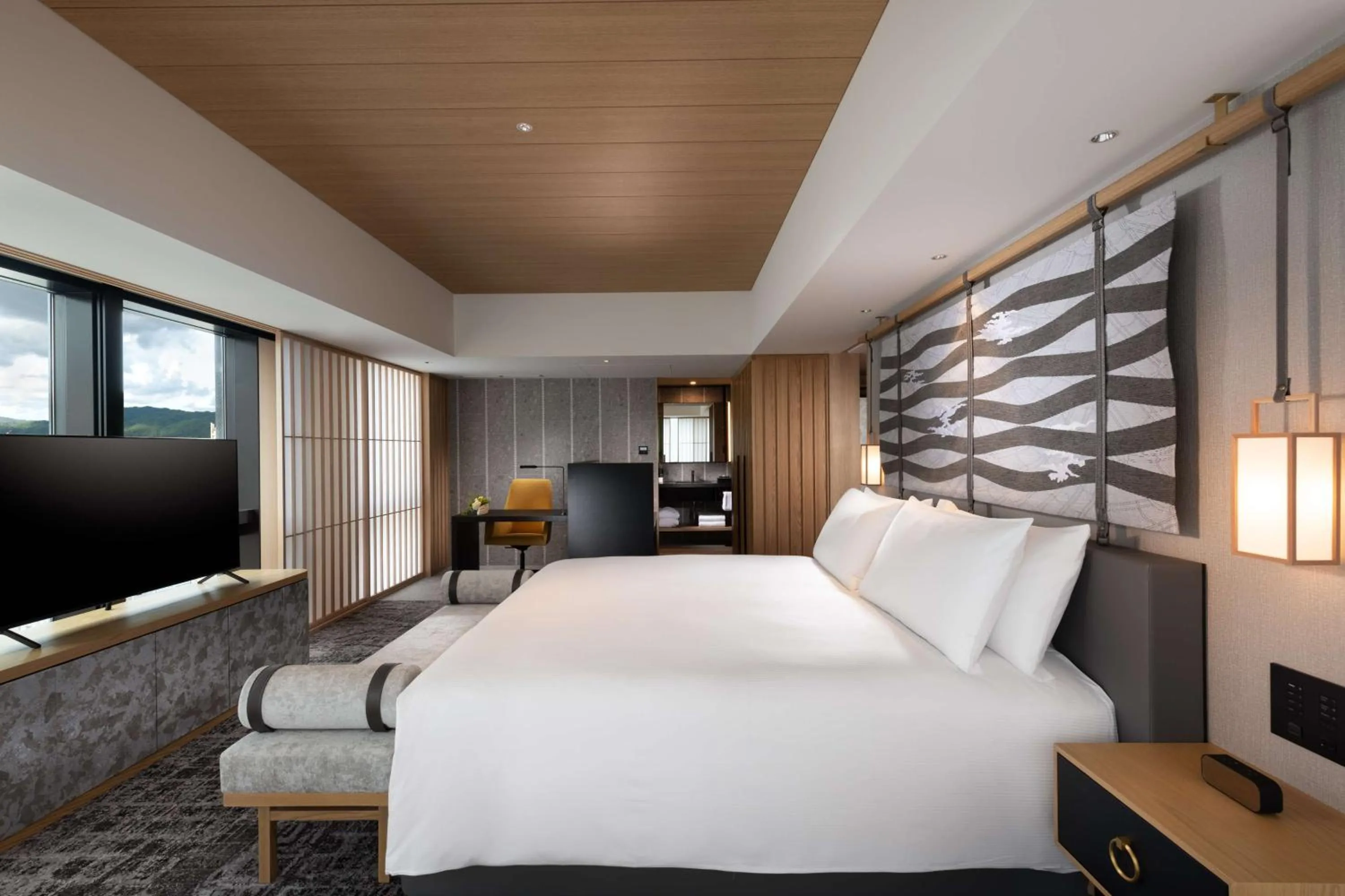 Deluxe King Suite in Hilton Kyoto