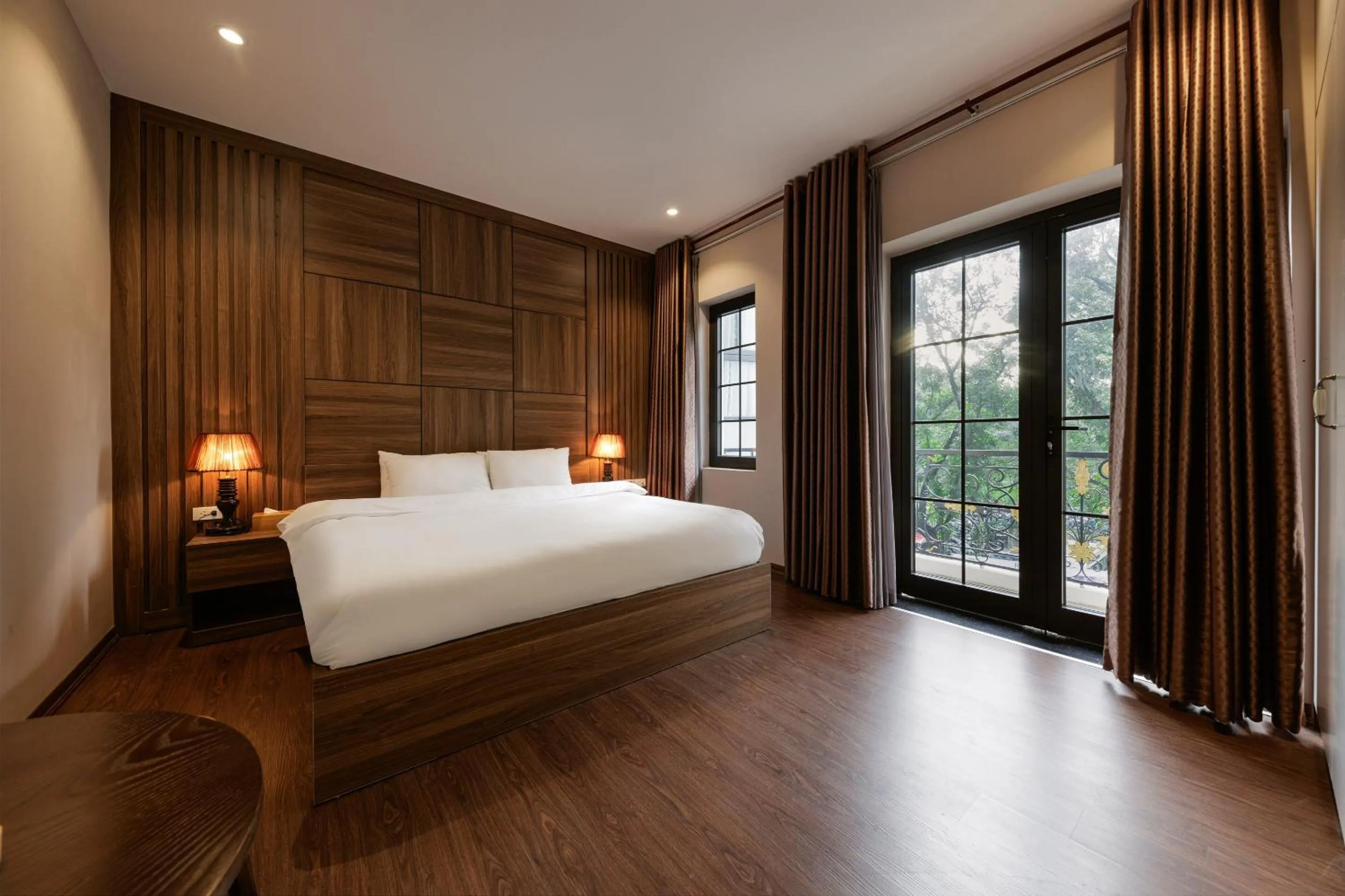 Deluxe Double Room in Collection O Le Grand Hanoi hotel – The Central Park