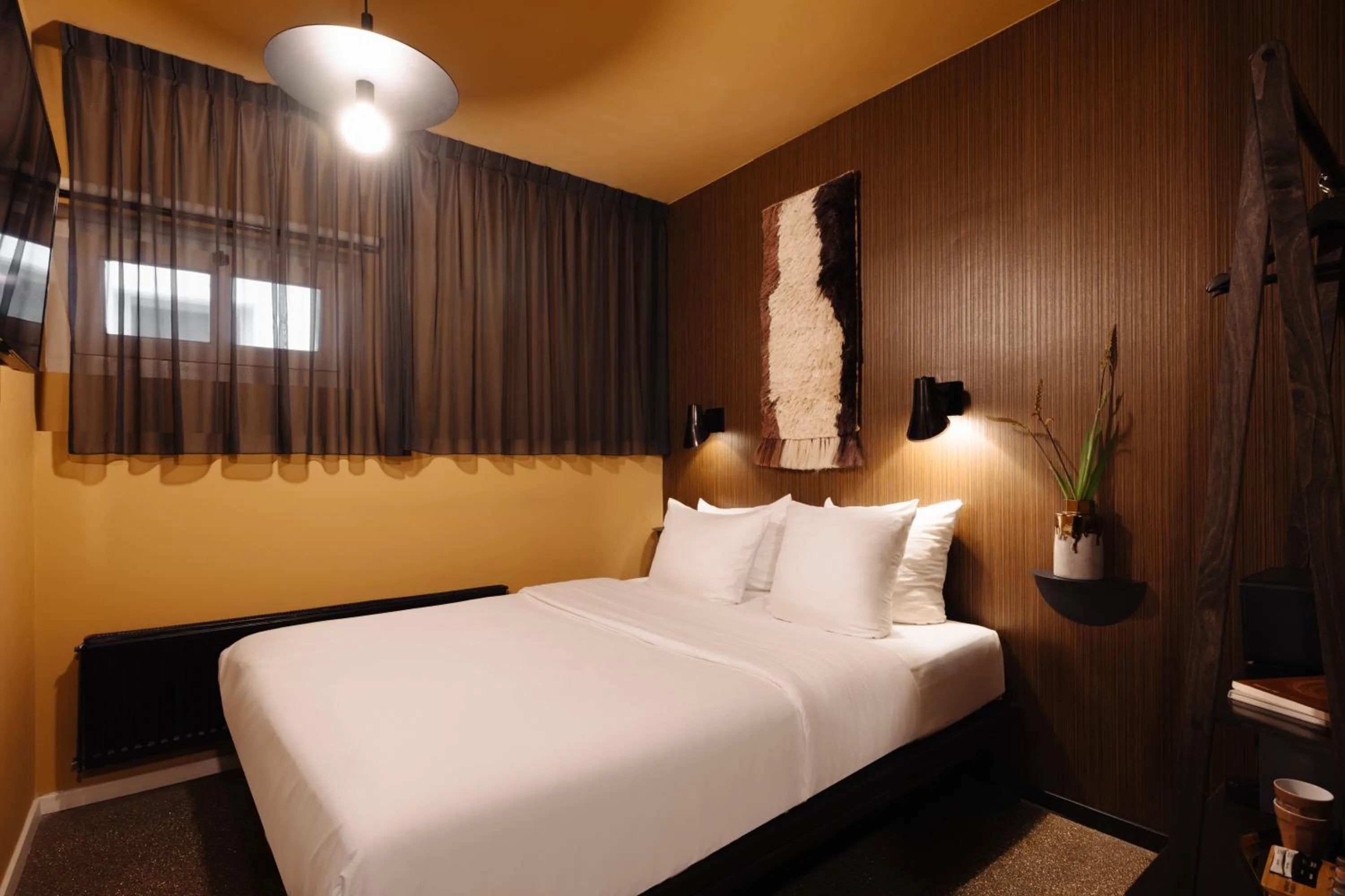  Small Basement Room in Hotel V Frederiksplein