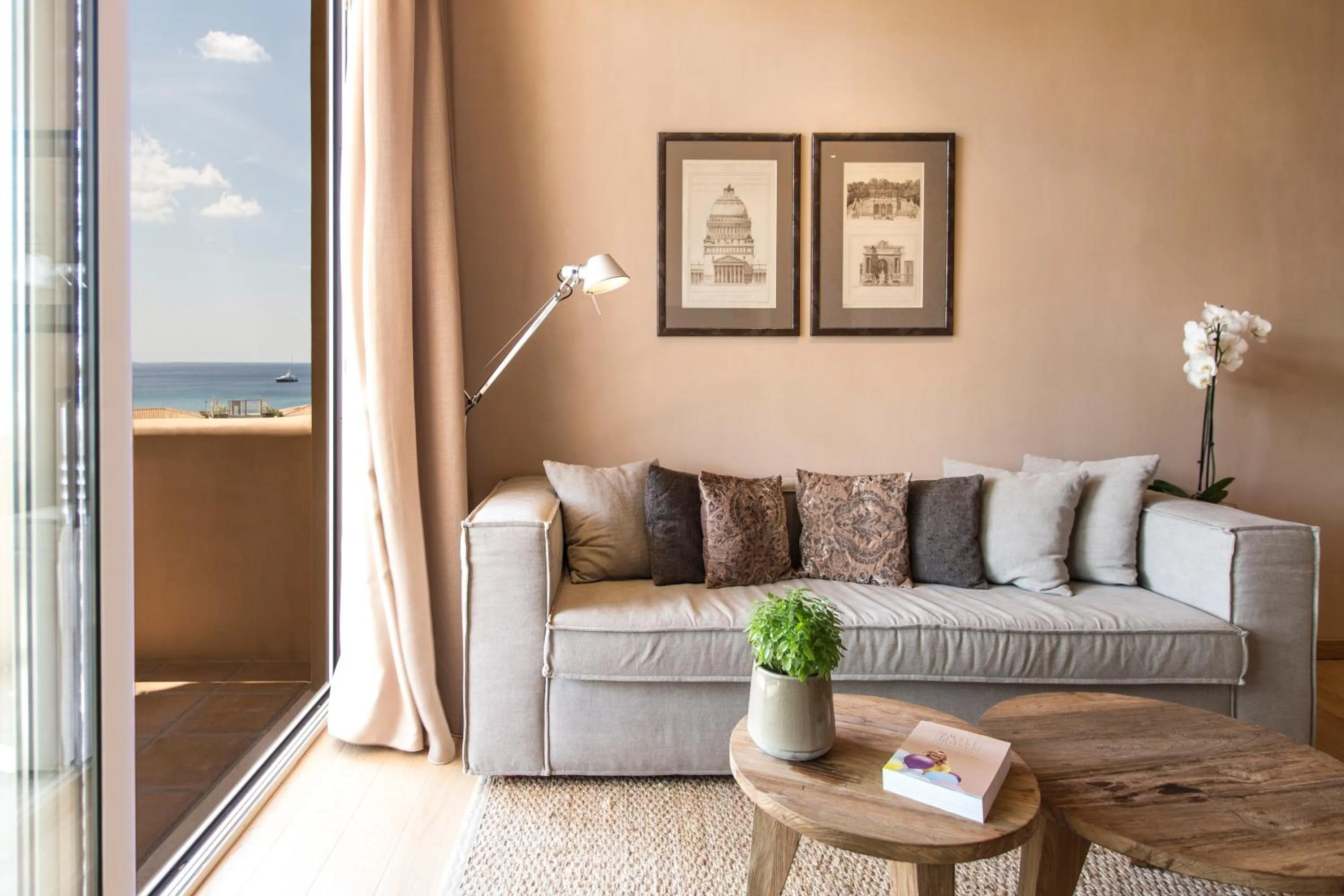 Deluxe Suite with Sea View in The Margi