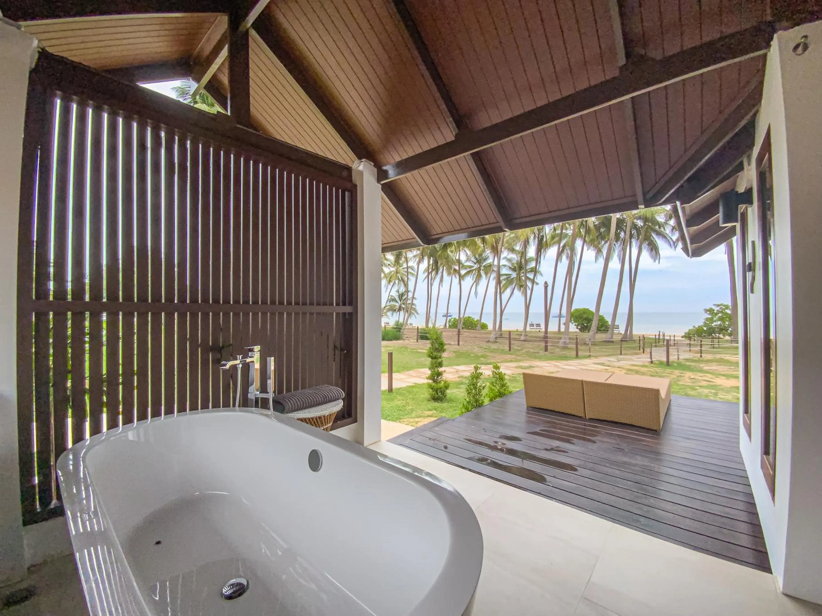 Beach Front Villa with Bathtub in Chumphon Cabana Resort