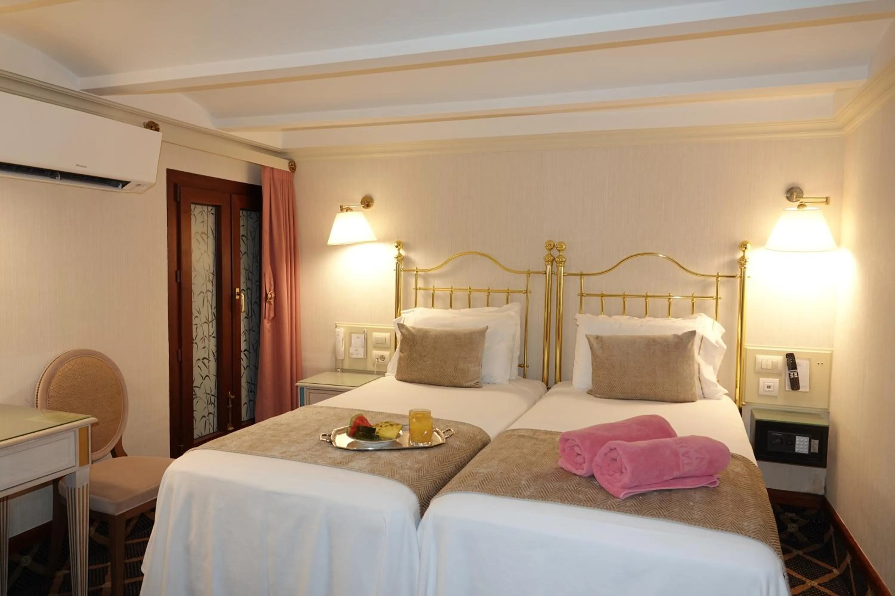 Double or Twin Room in Hotel Continental Palacete