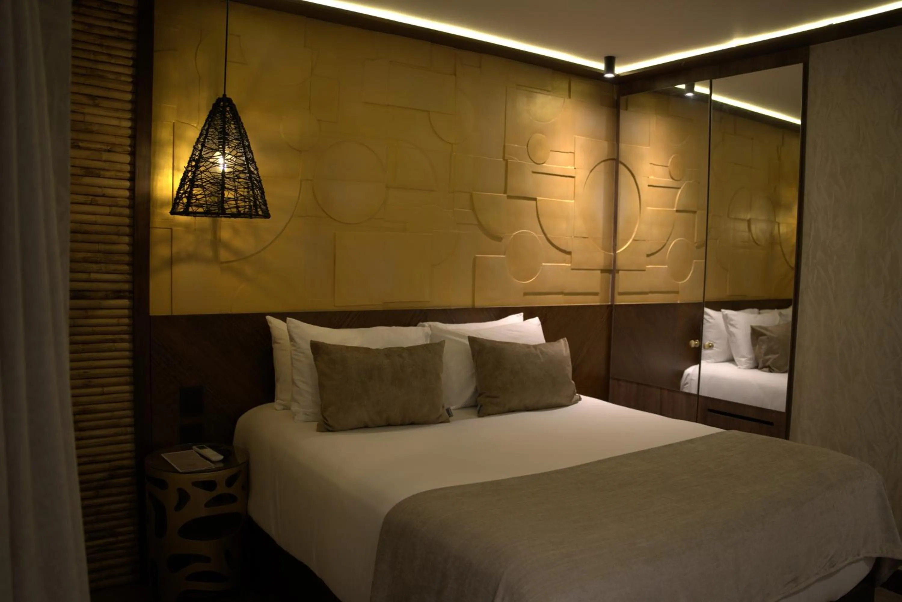 Suite with Hot Tub  - Ground Floor in Golden Valley Hotel