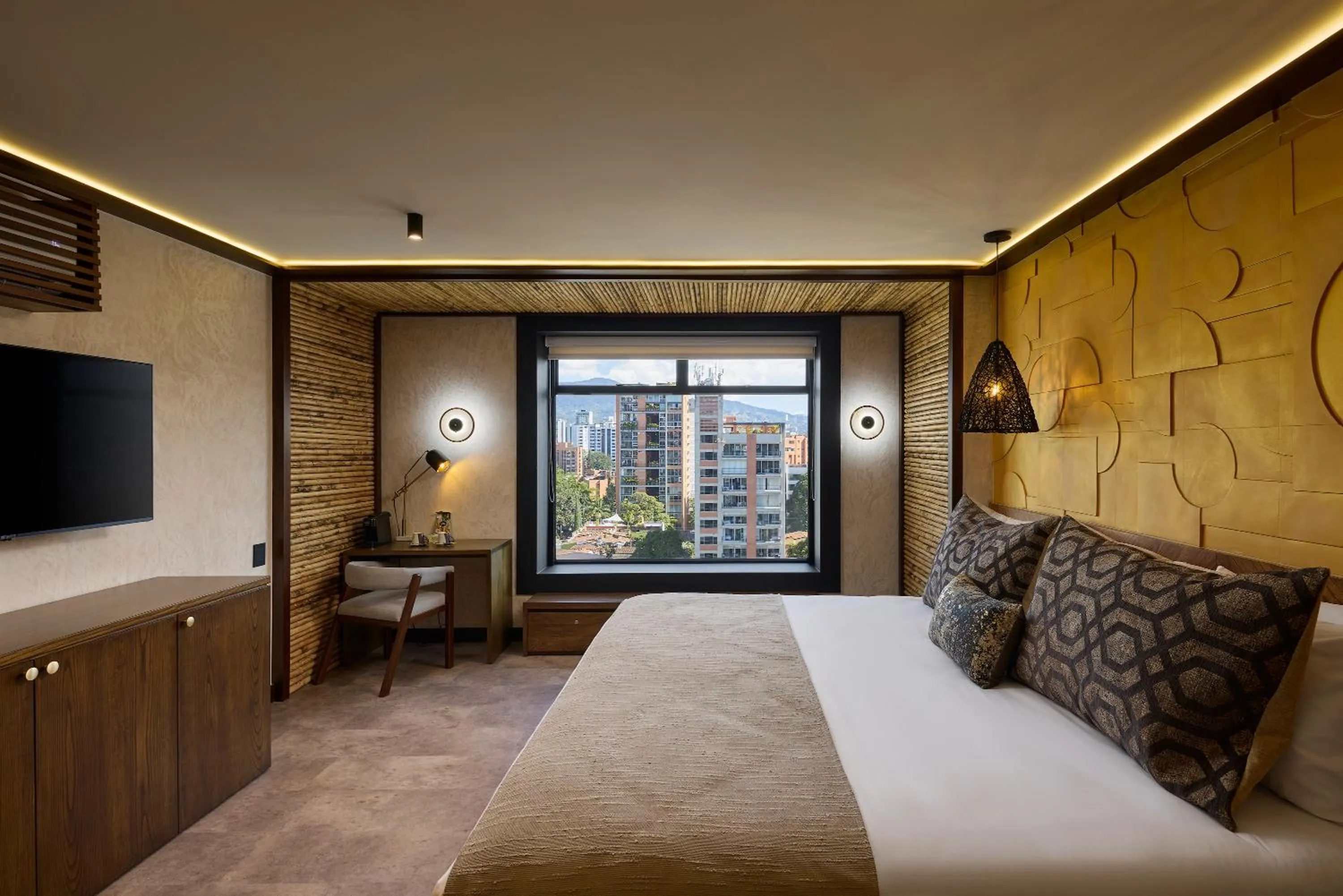 Deluxe Suite in Golden Valley Hotel