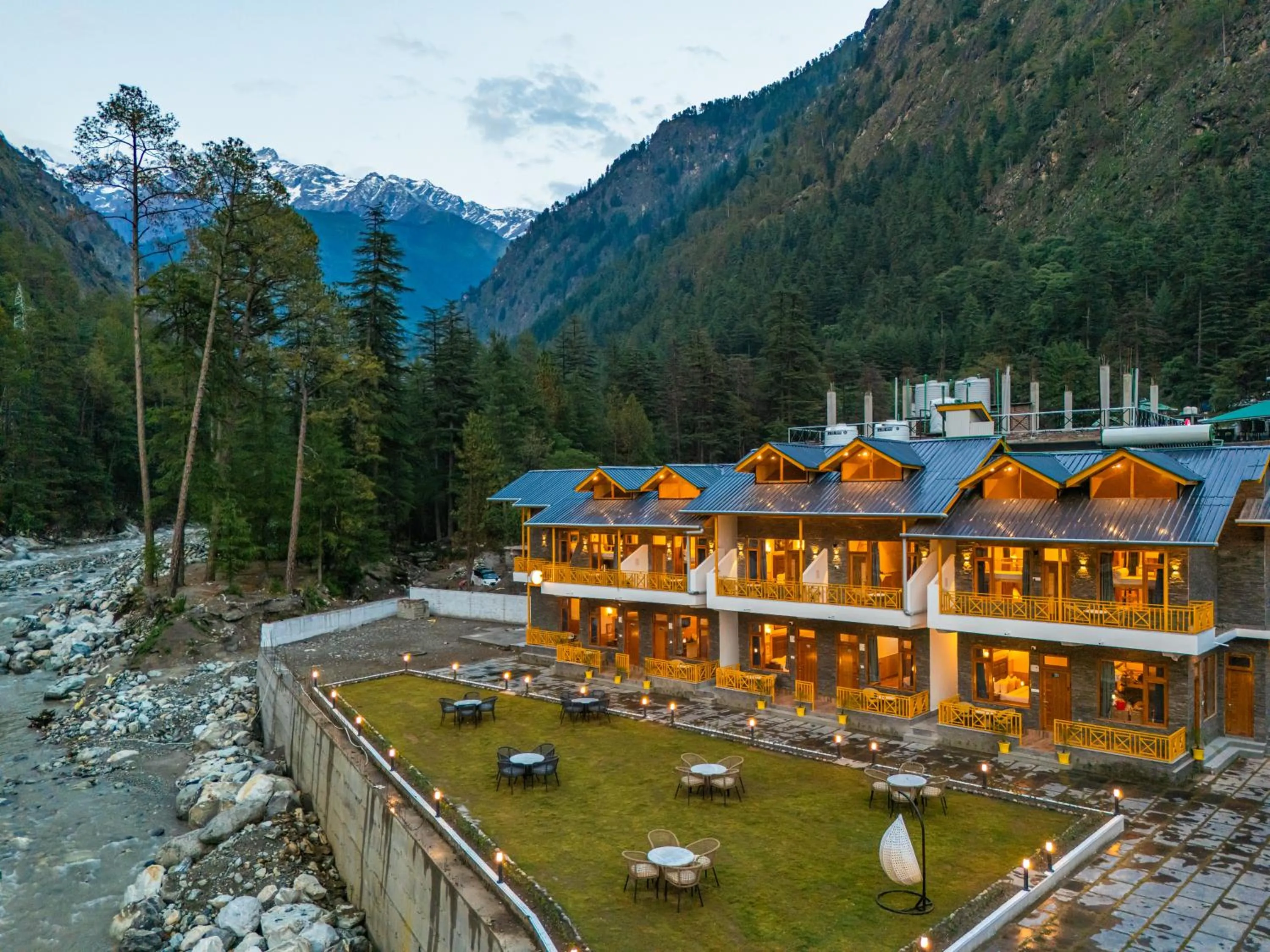 The Social Stays Kasol