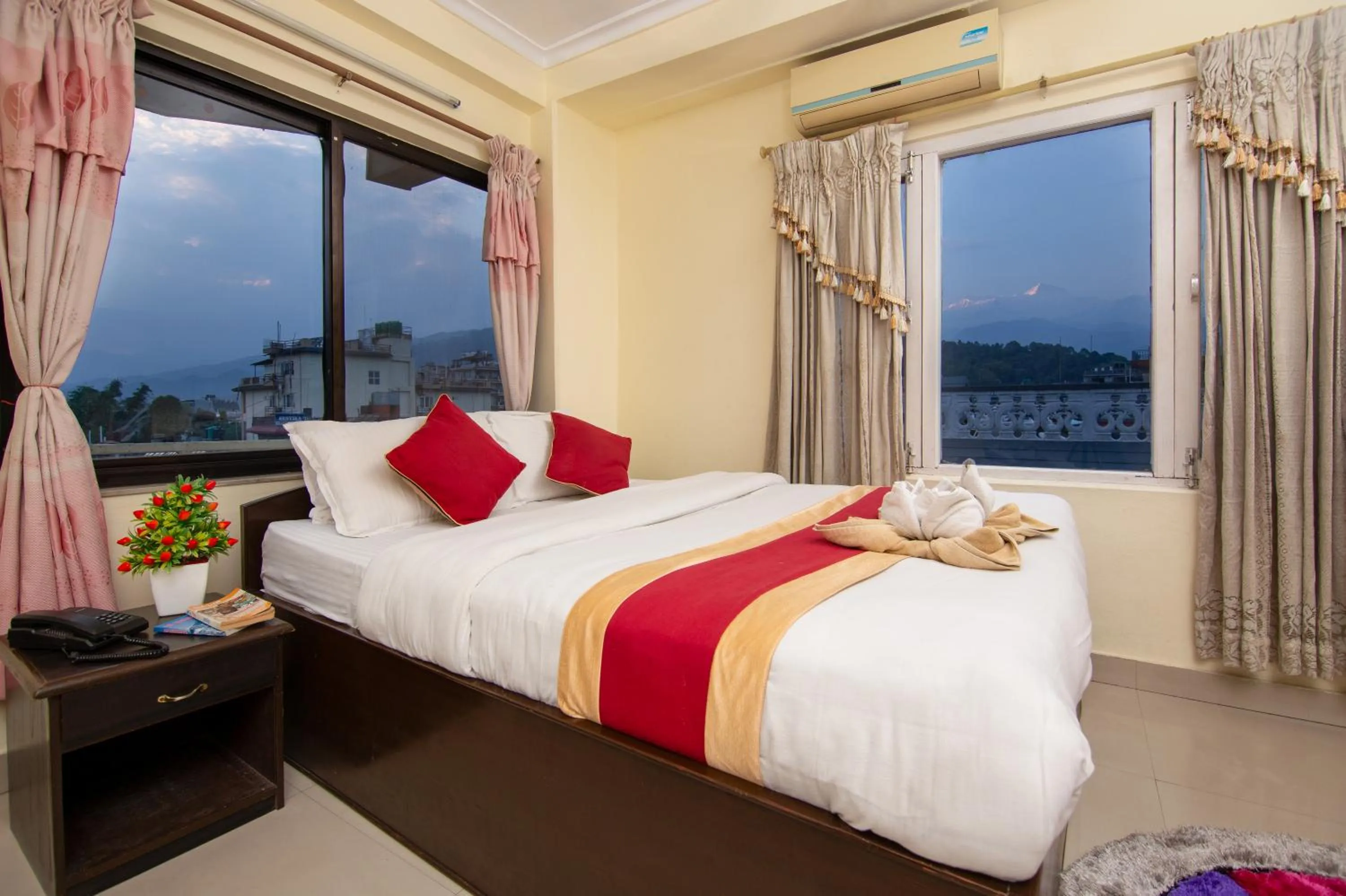 Deluxe Double Room with Balcony in Hotel Nomad Inn