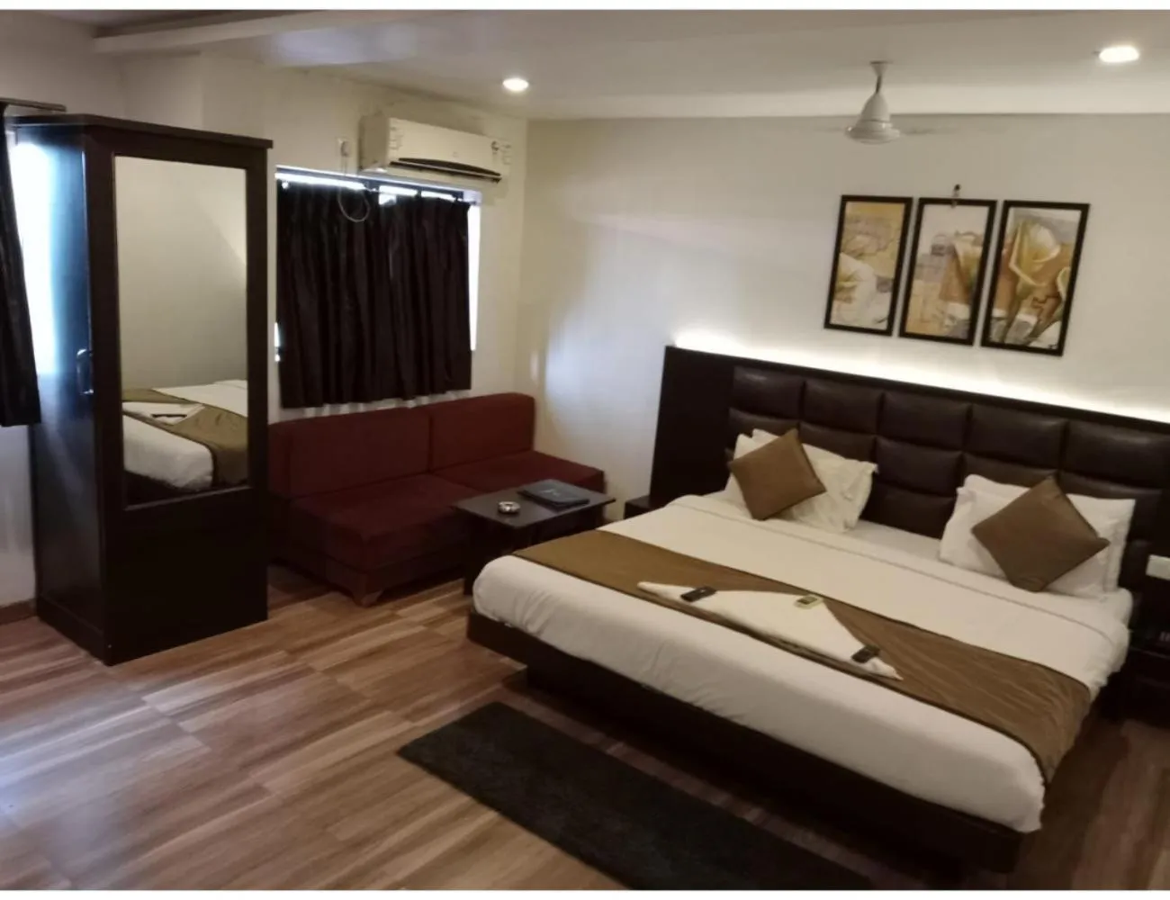 Double Room in Hotel Saikripa Imperial, Daman and Diu