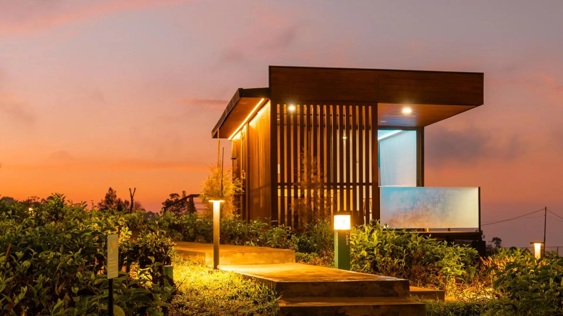 Grand Cabin Hot Tub in Bobocabin Sukawana, Bandung