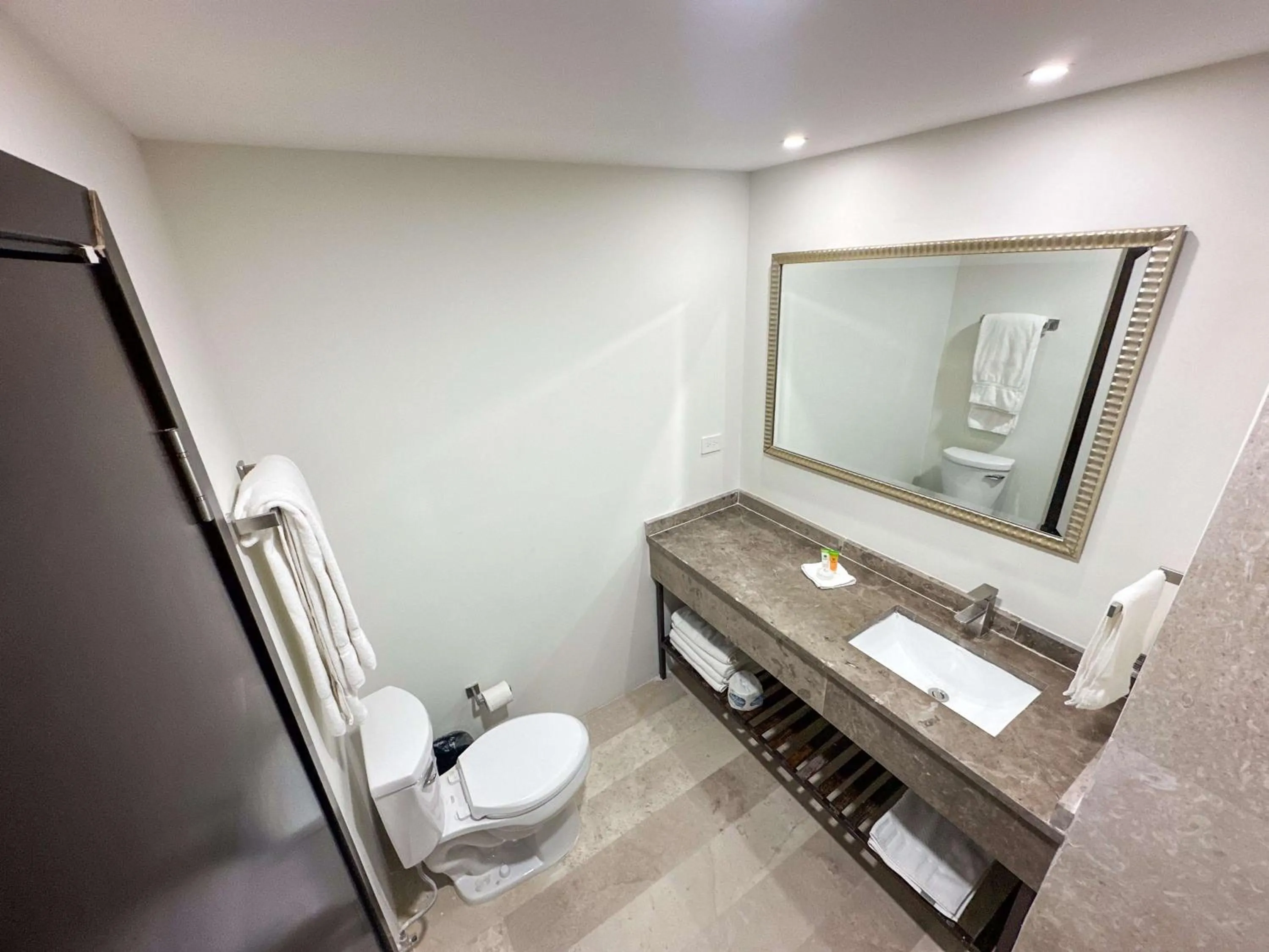 Queen Room with Two Queen Beds and Street View - Non-Smoking in Best Western Plus Sacramento