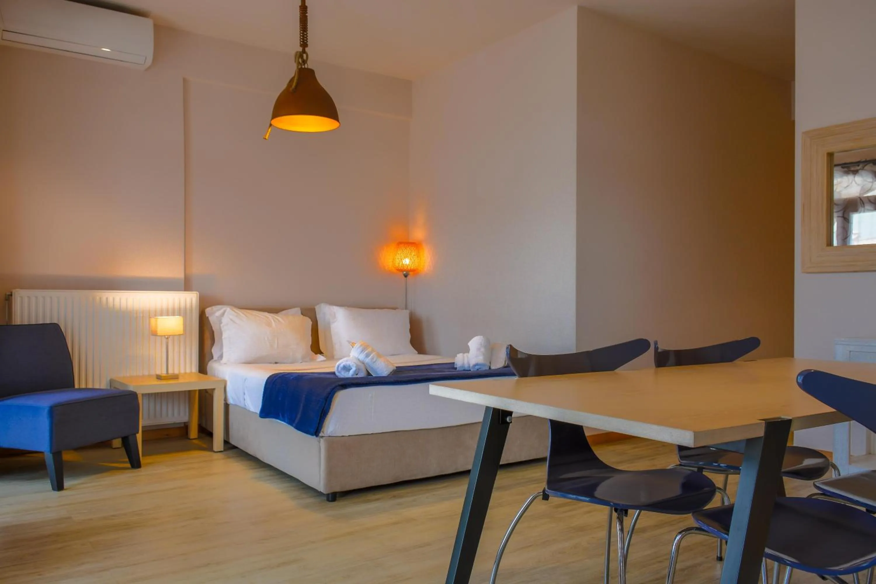 Deluxe Family Suite with Street View in Monastiri Guesthouse