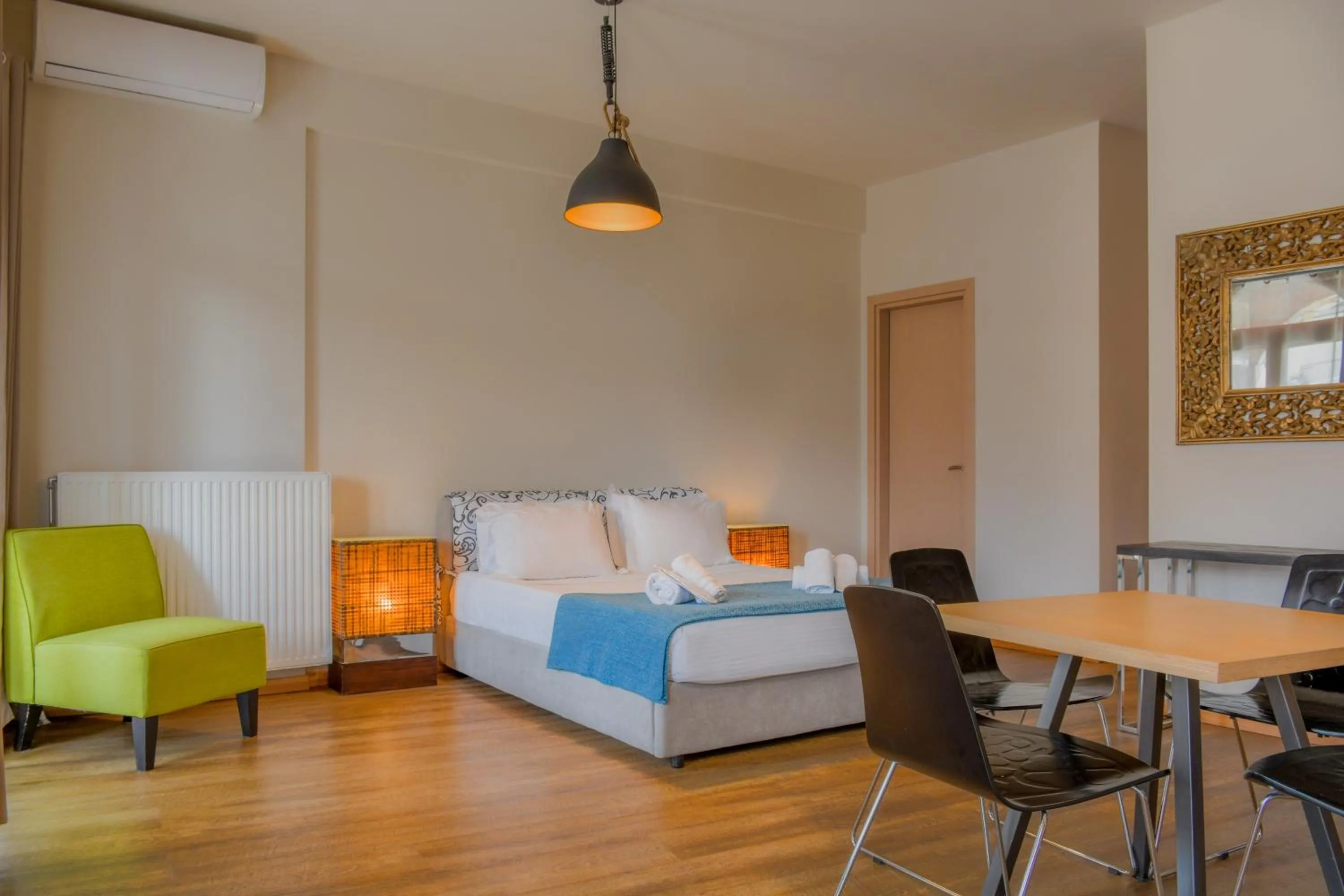 Deluxe Family Suite with Street View - Ground Floor in Monastiri Guesthouse