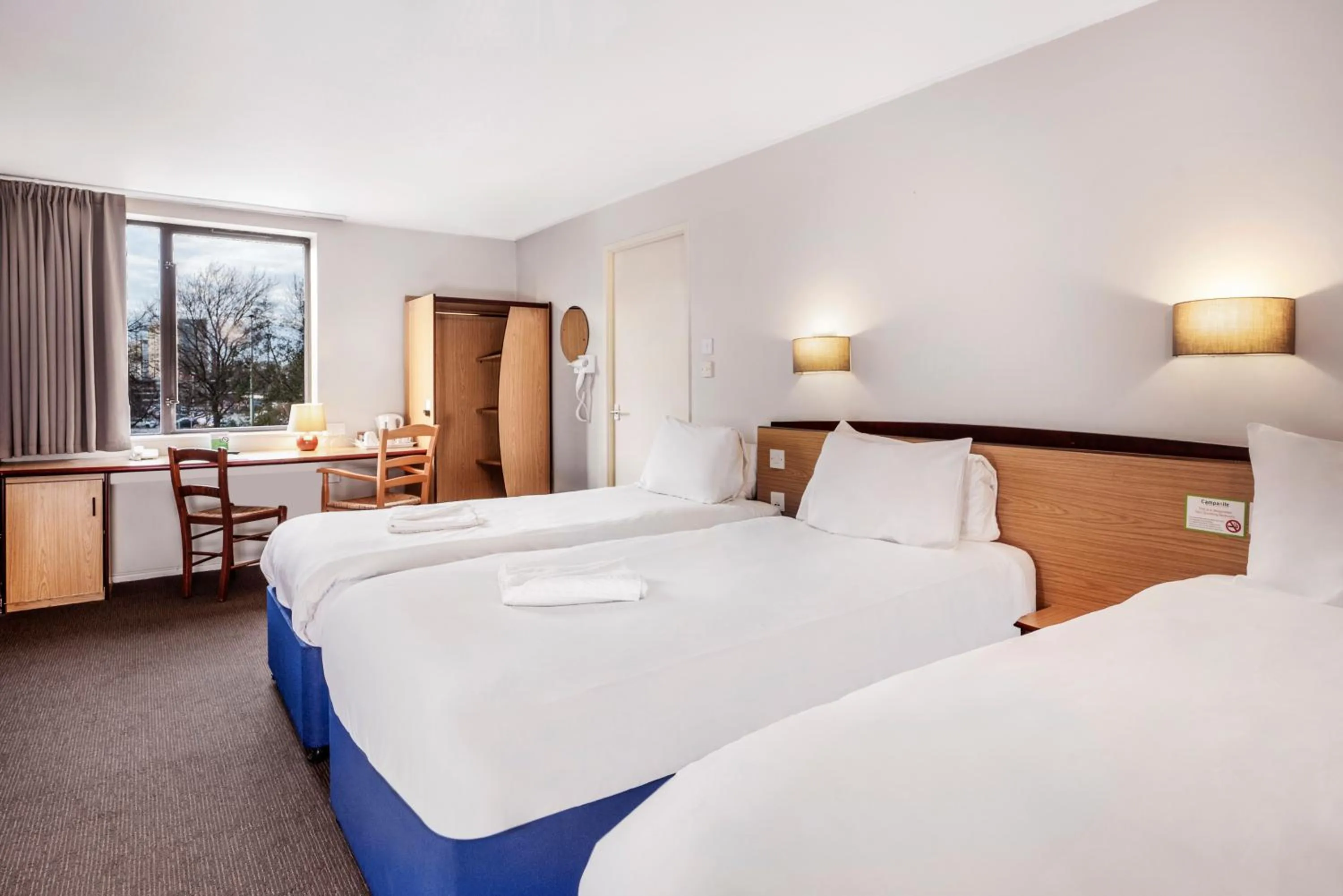 Superior Room - 3 Single Beds in Campanile Manchester