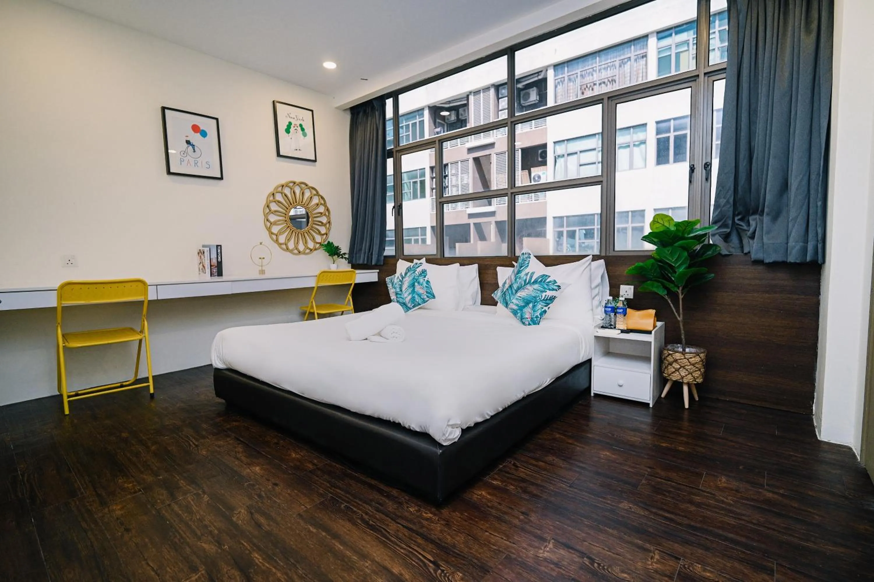 Deluxe King Room in Swing & Pillows - Z Hotel Cyberjaya