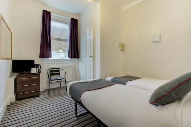 Standard Twin Room in Enrico Hotel