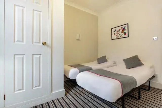 Standard Twin Room with Shared Bathroom in Enrico Hotel