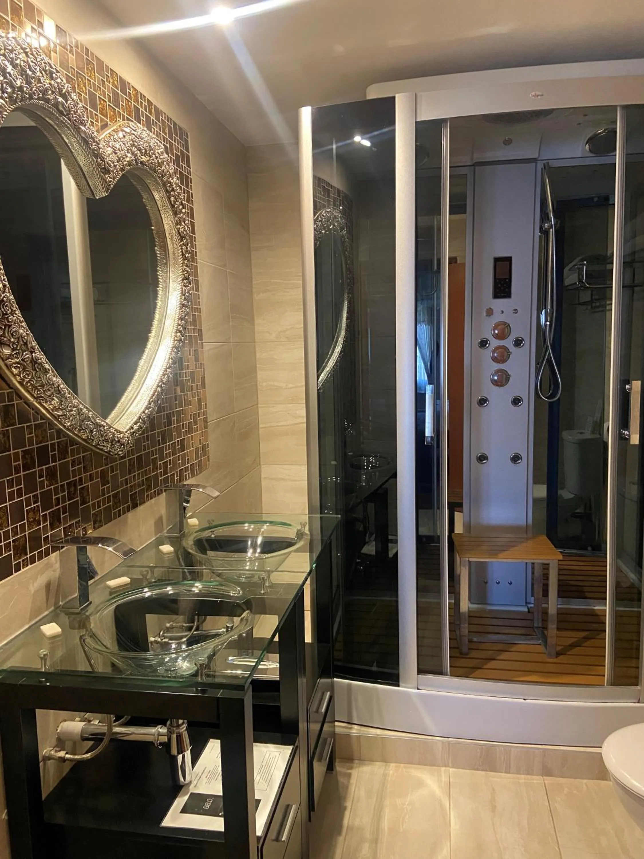 Honeymoon Suite in Durrant House Hotel