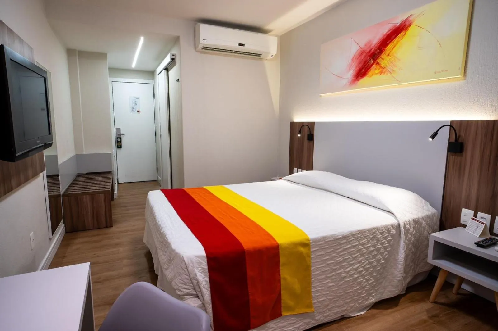 Standard Queen Room - single occupancy in Hotel Praia Centro