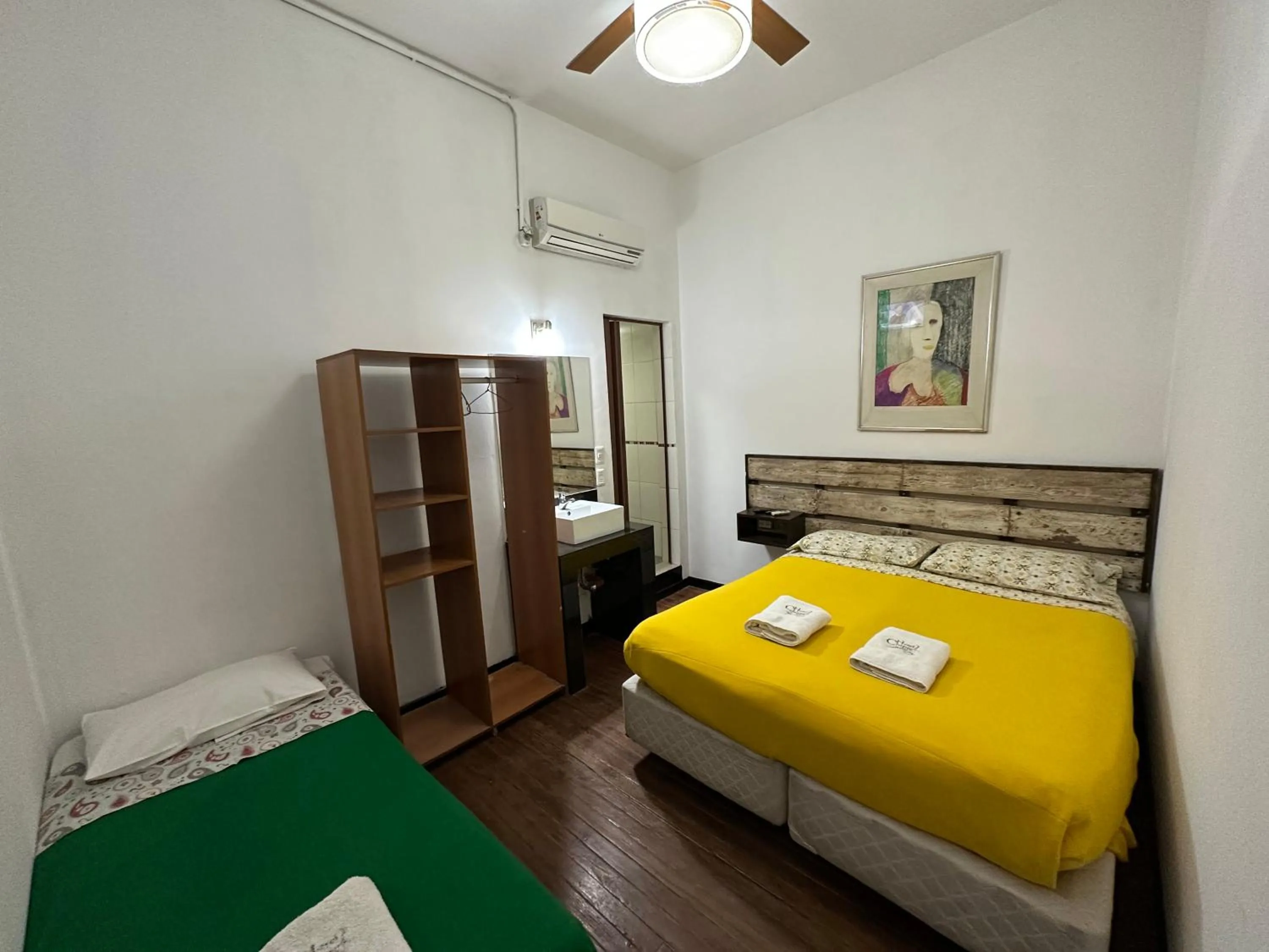 Triple Room with Private Bathroom in Hotel Chipre