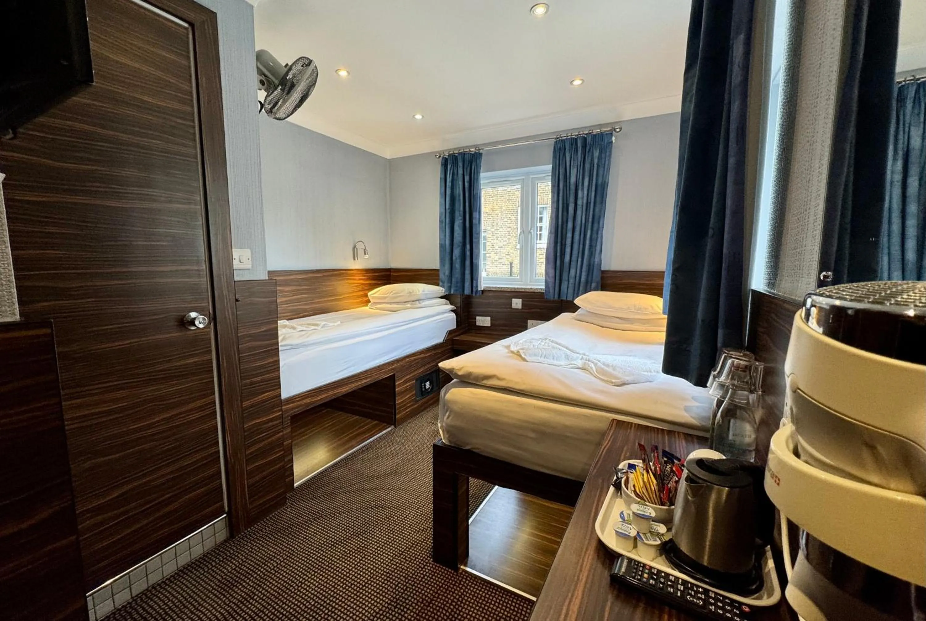 Twin Room in Crestfield Hotel