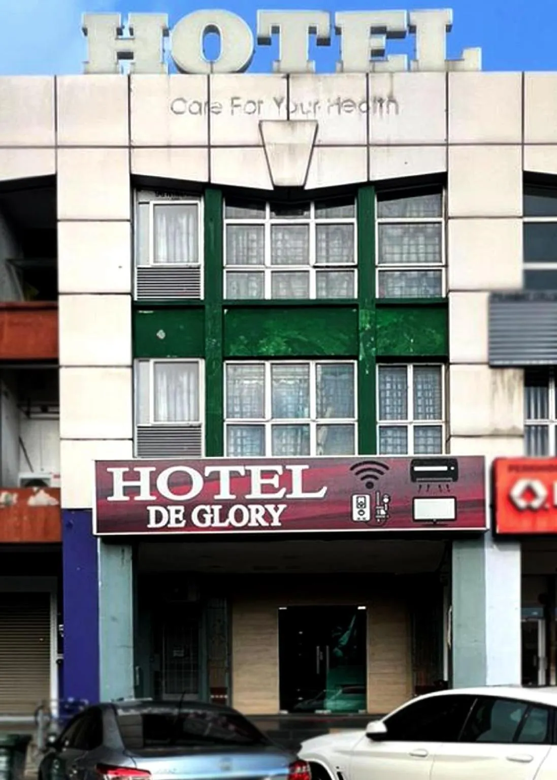 DE GLORY HOTEL UsJ 21
