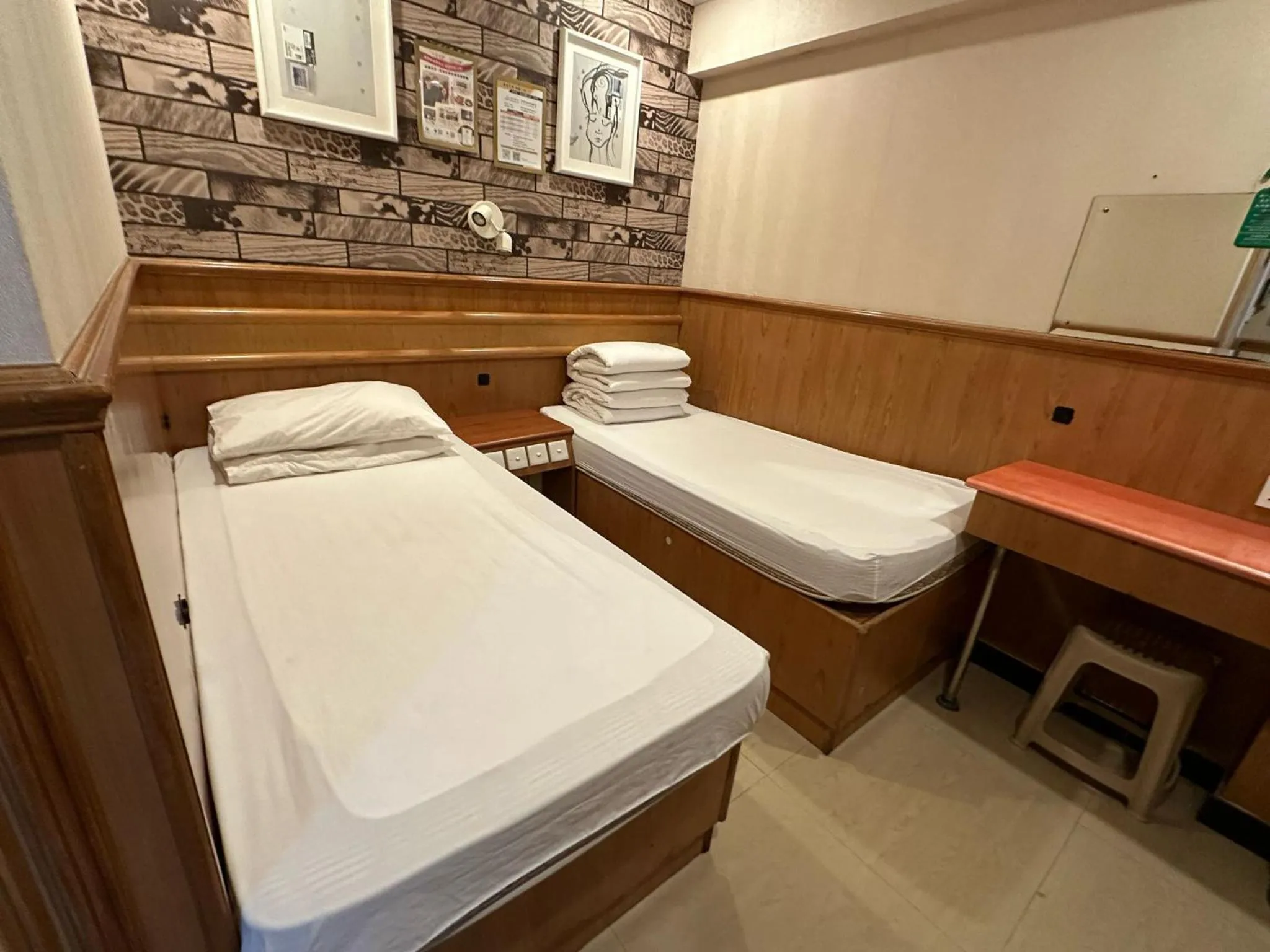 Double or Twin Room with Private Bathroom in 3D Inn Hong Kong - Dragon