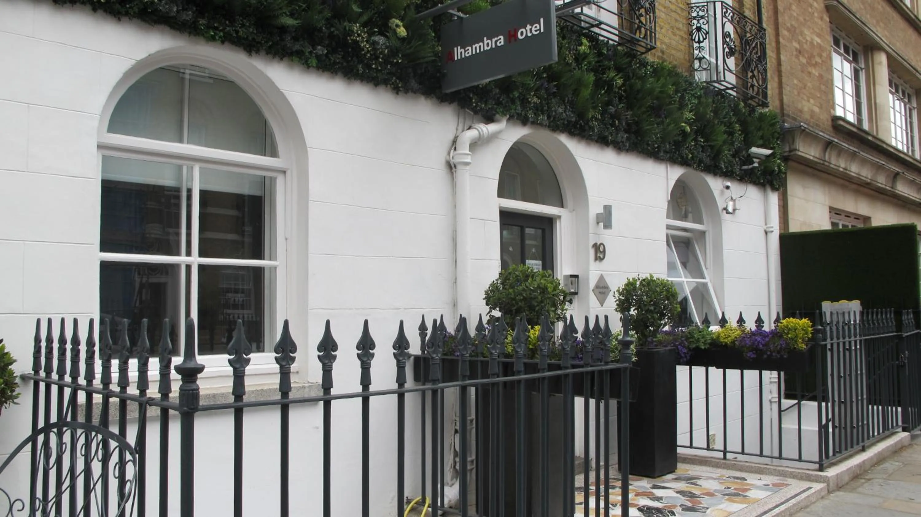 Twin Room in Alhambra Hotel