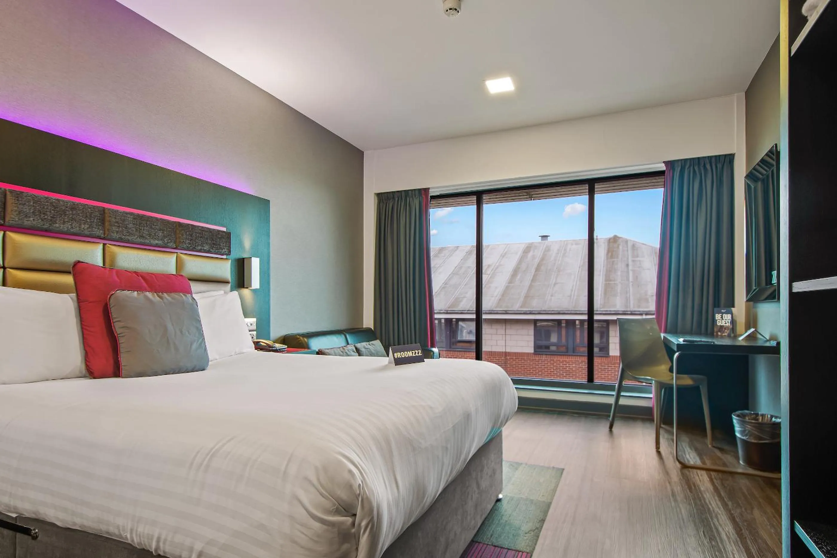 Smart Studio in Roomzzz Nottingham City