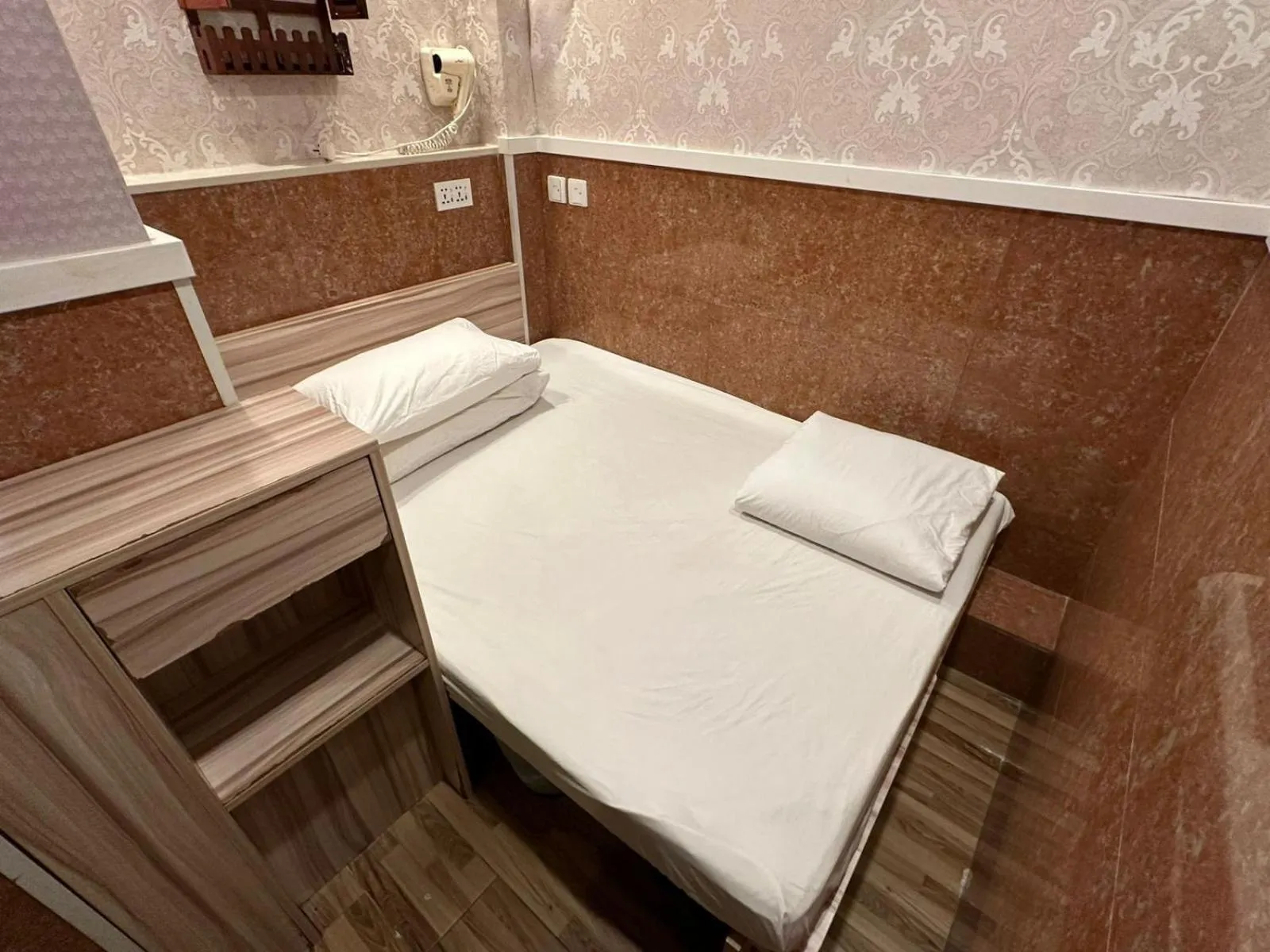 Double Room with Shared Bathroom in Kowloon Hostel