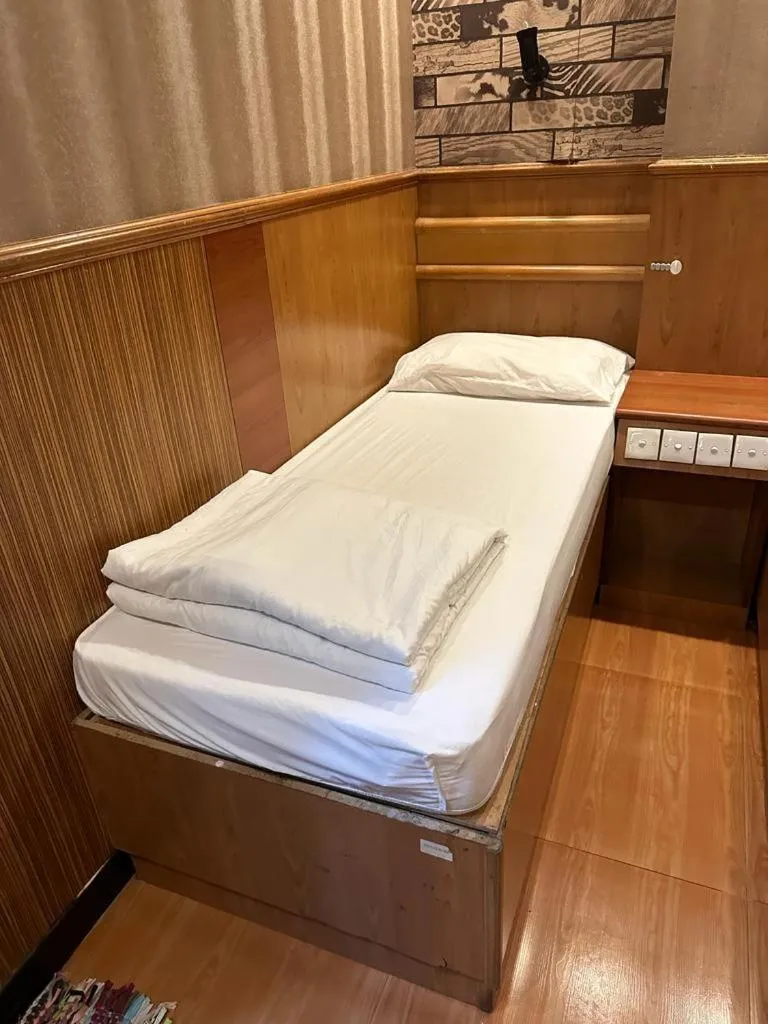 Single Room with Shared Bathroom in New Garden Hostel