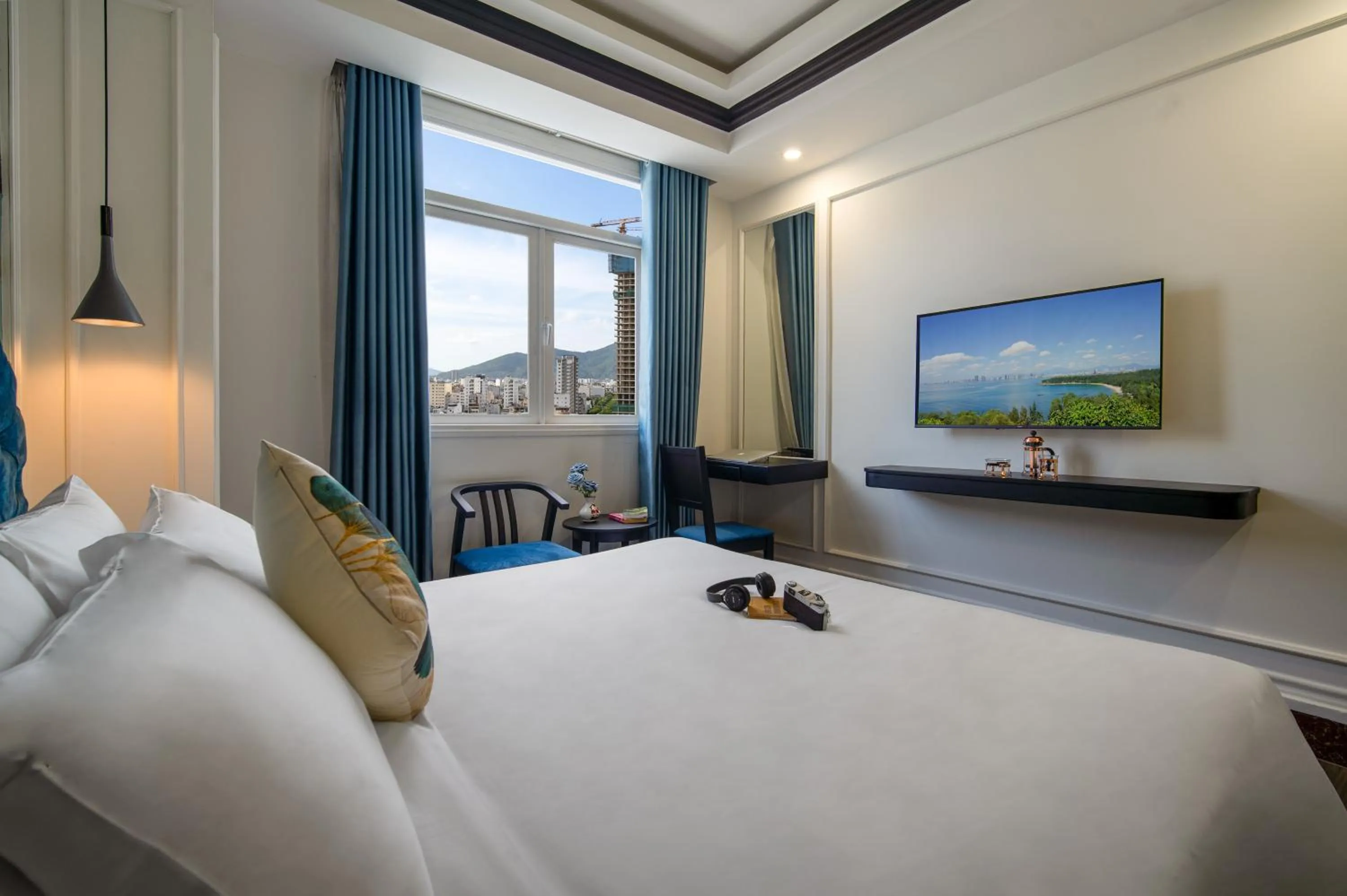 Deluxe King Room with City View in Elites Hotel