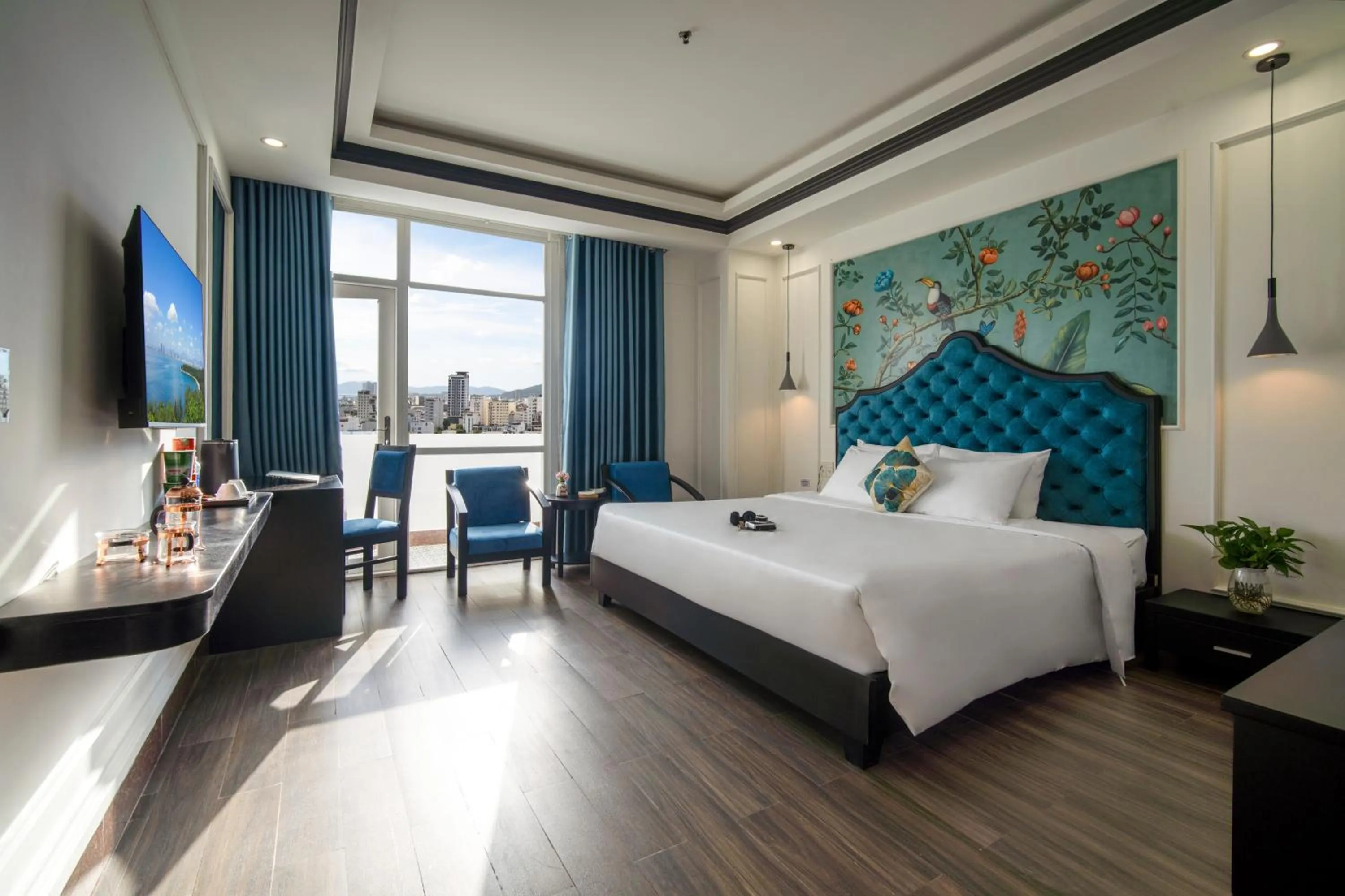 Deluxe City View King Room with Balcony in Elites Hotel