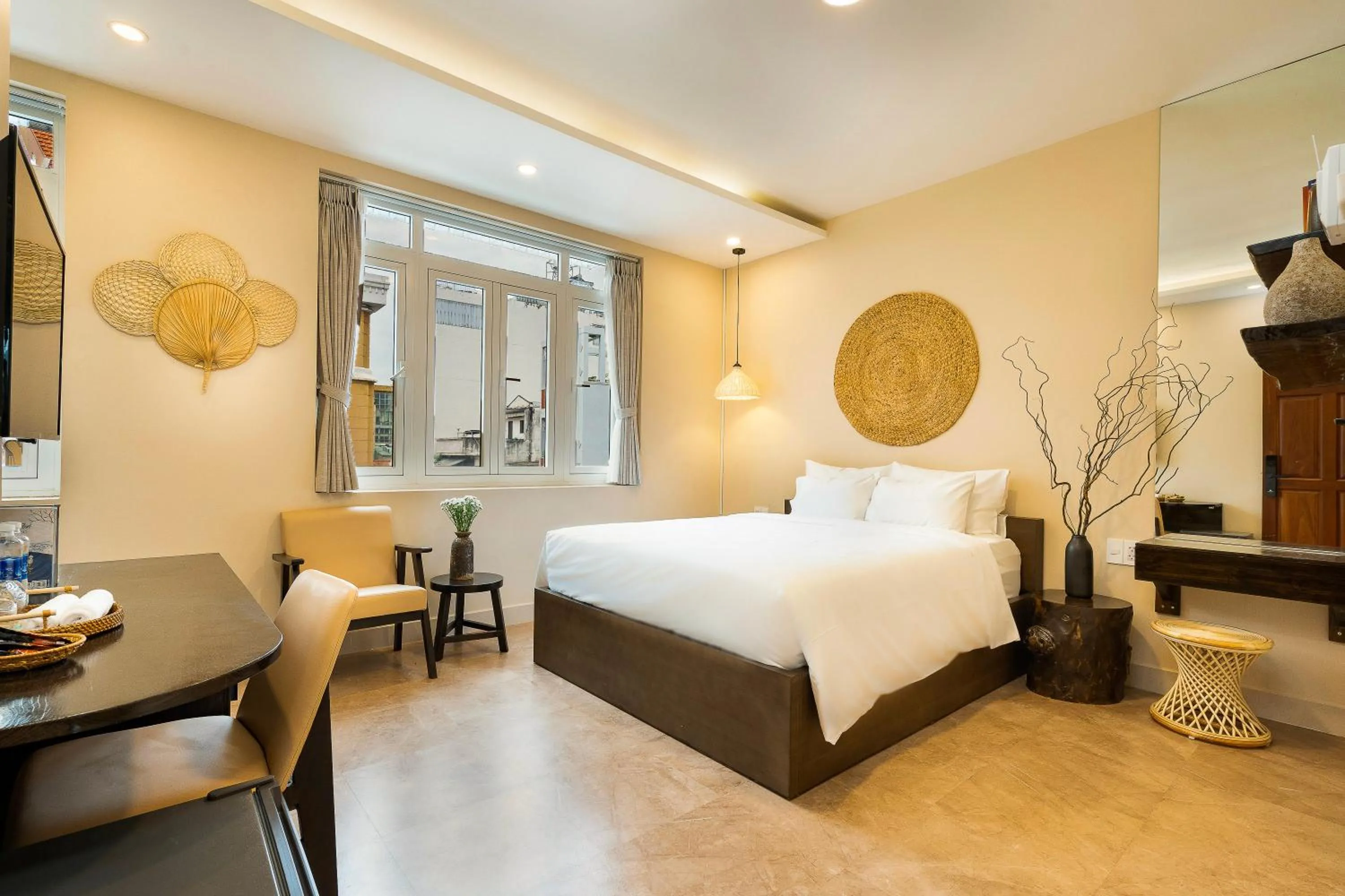 Deluxe King Room in HemTouch House