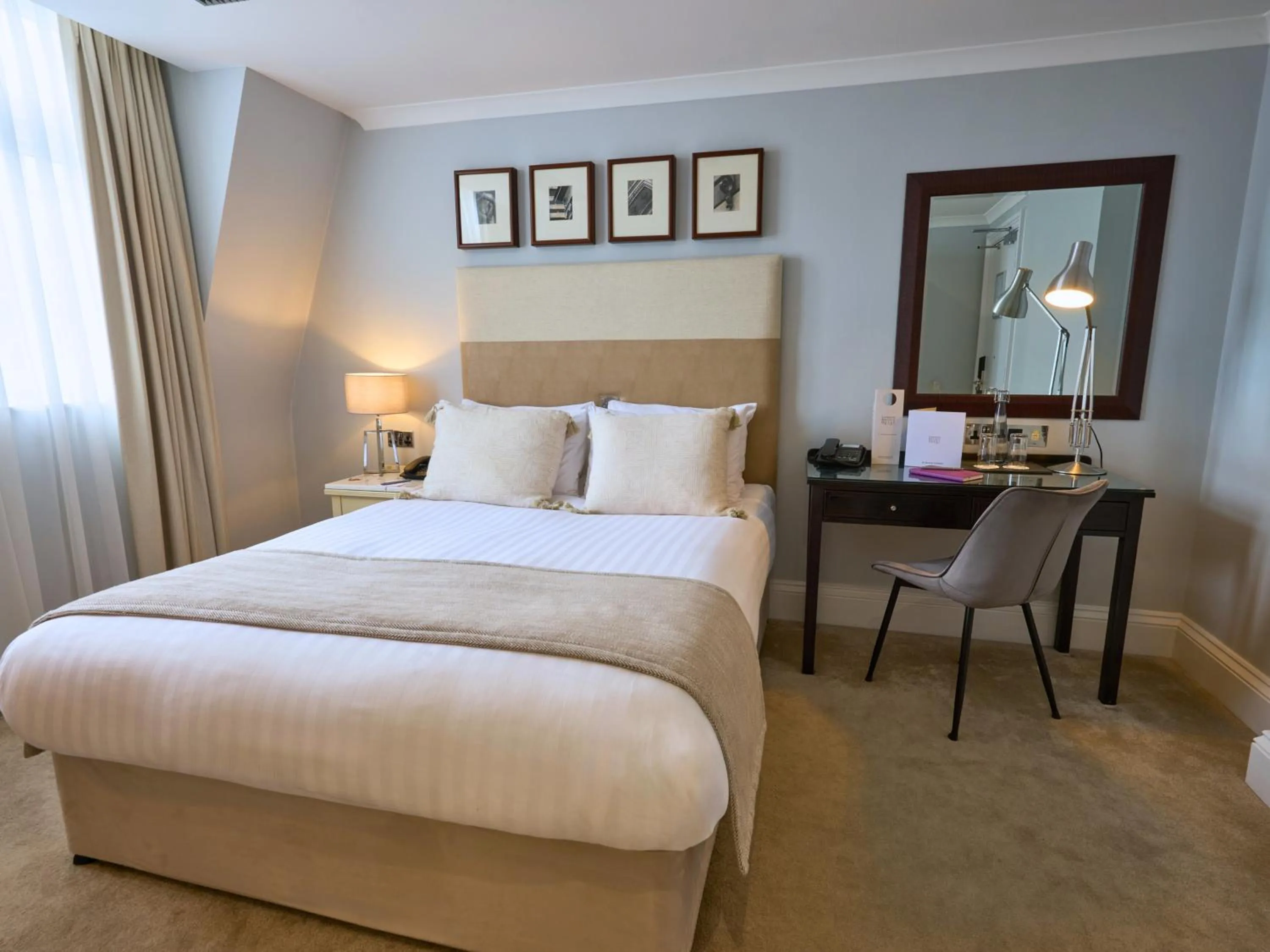 Standard Double Room in London Bridge Hotel