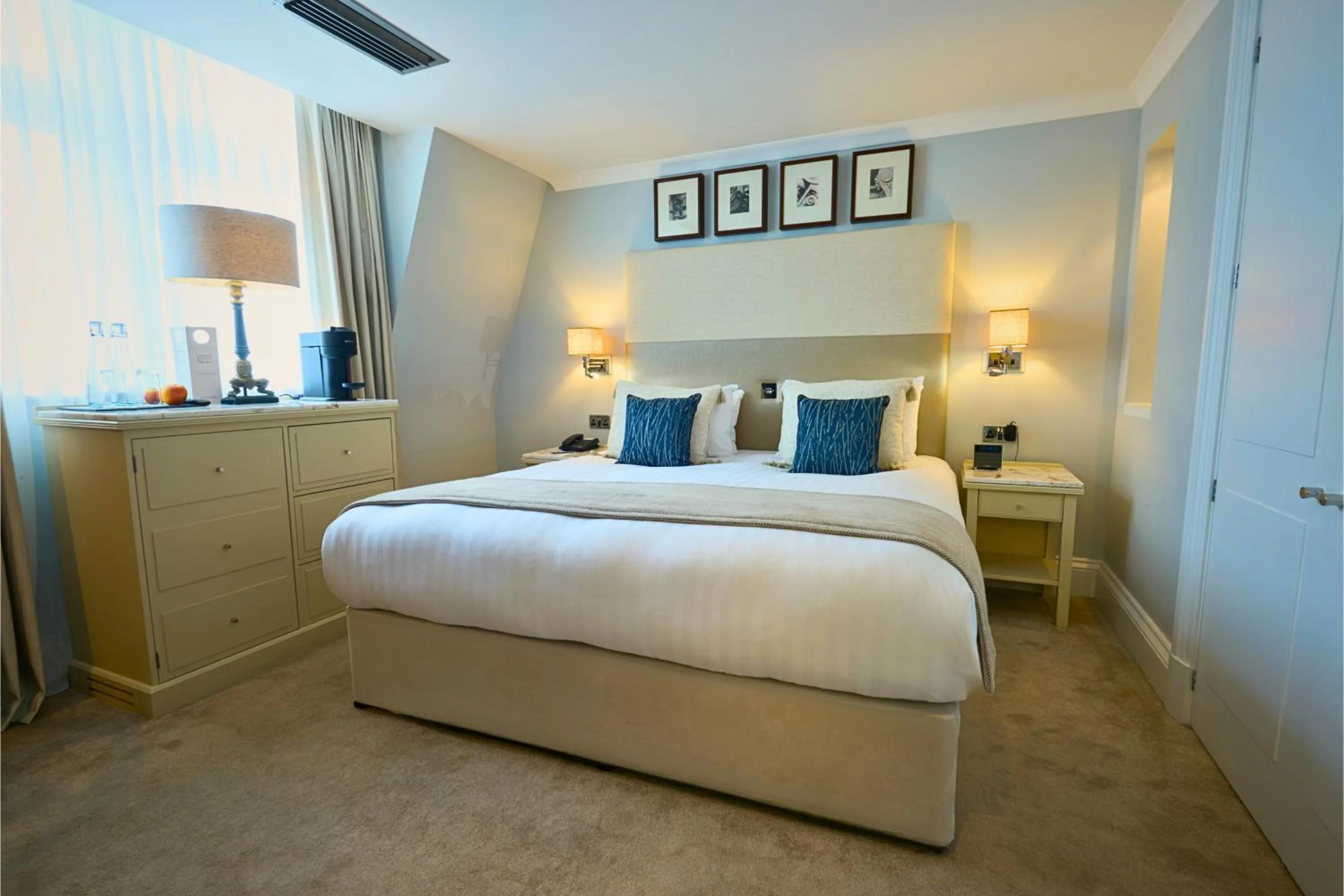 Superior King Room in London Bridge Hotel