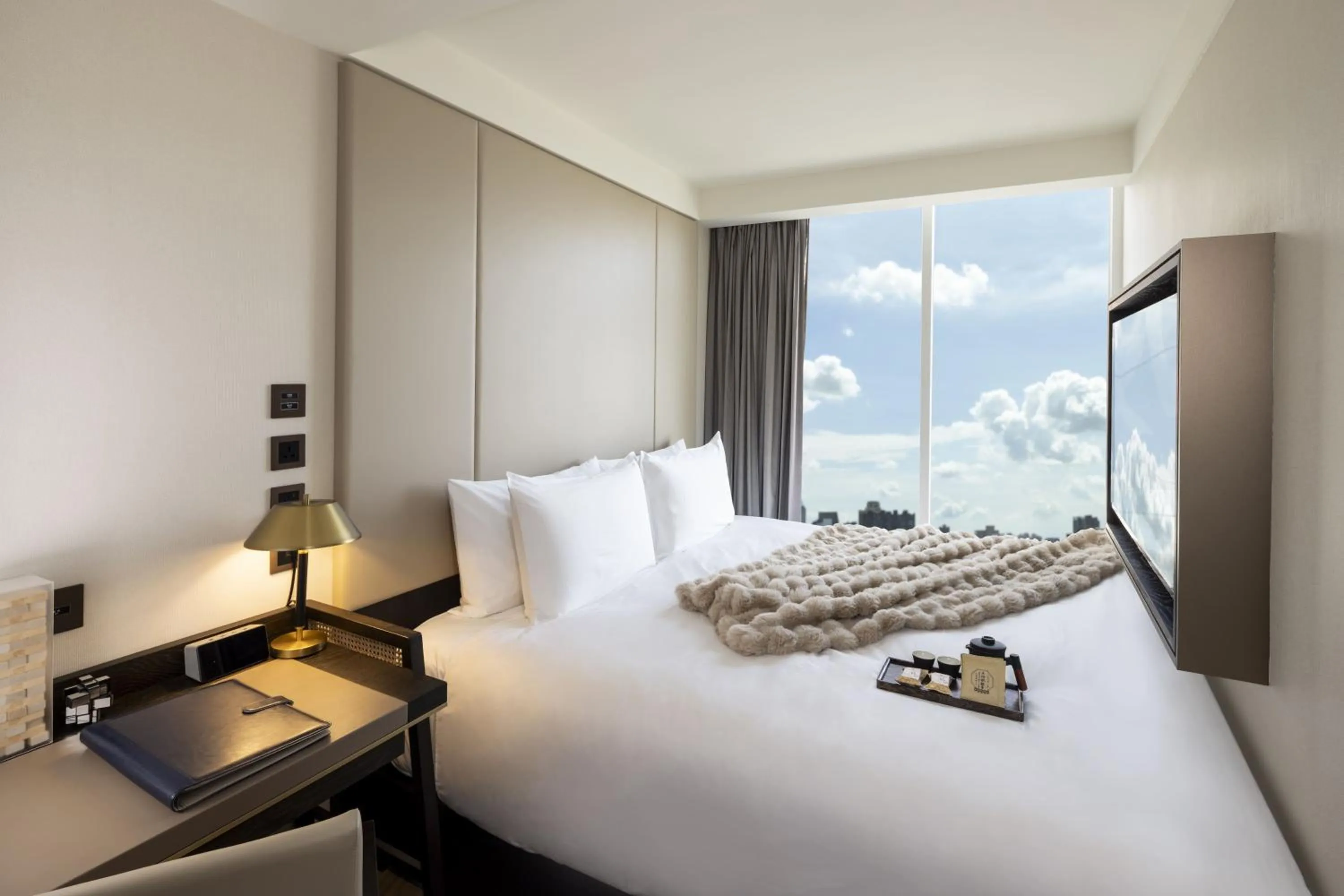 Cozy Double Room in Voyage Kaohsiung By Cosmos Oasis