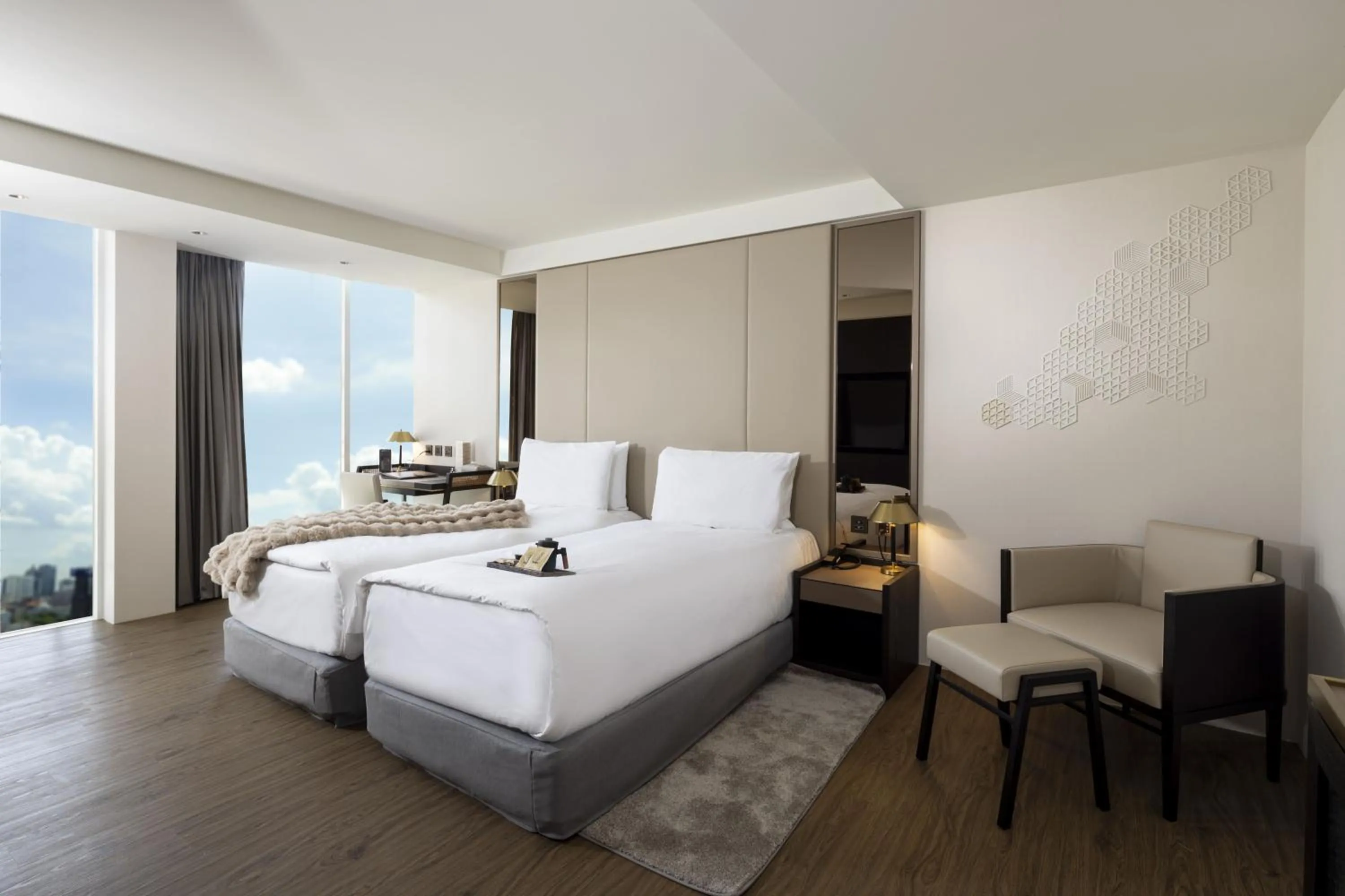 Premier Twin Room in Voyage Kaohsiung By Cosmos Oasis
